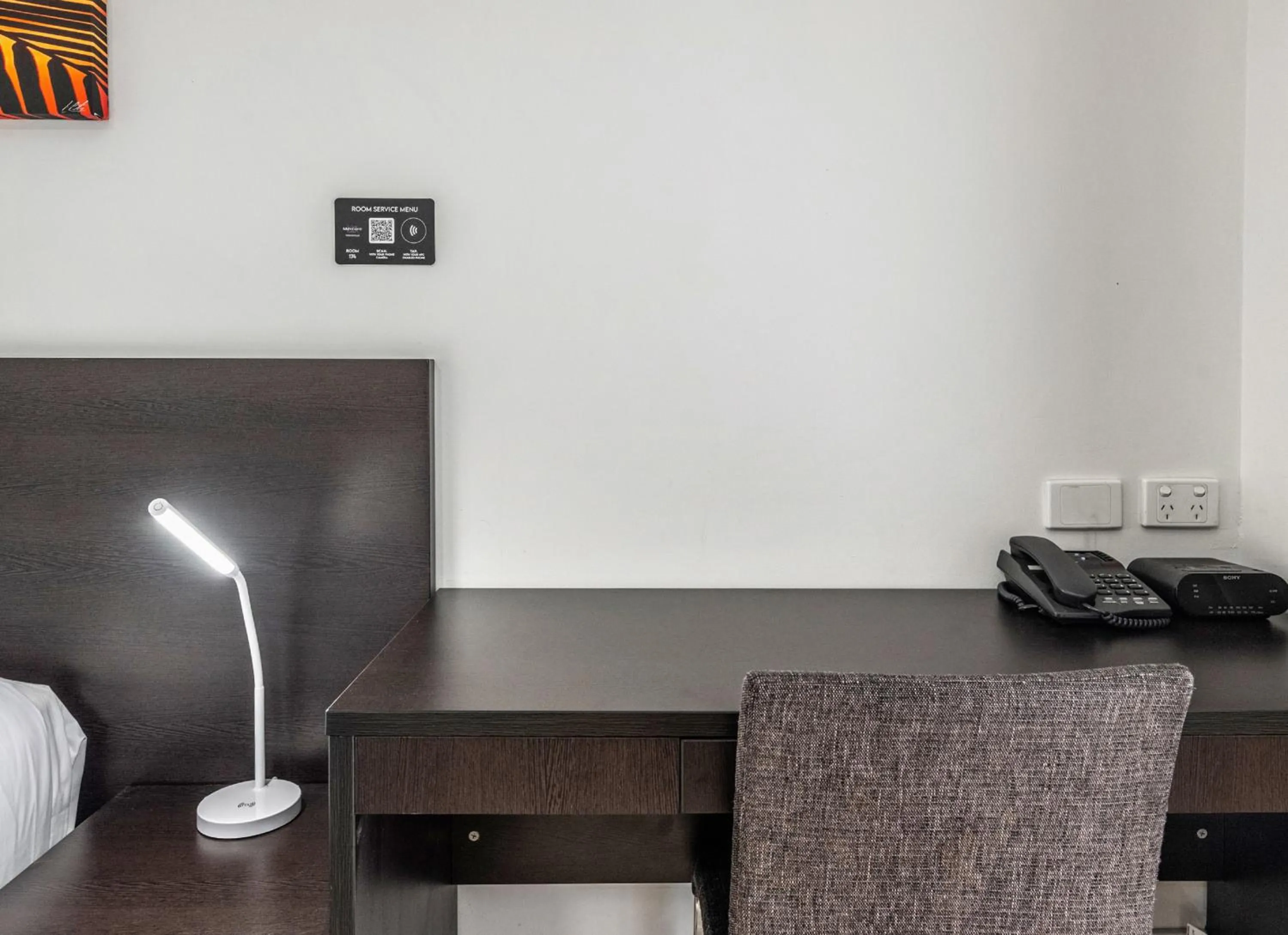 Seating area, Bed in Mercure Townsville