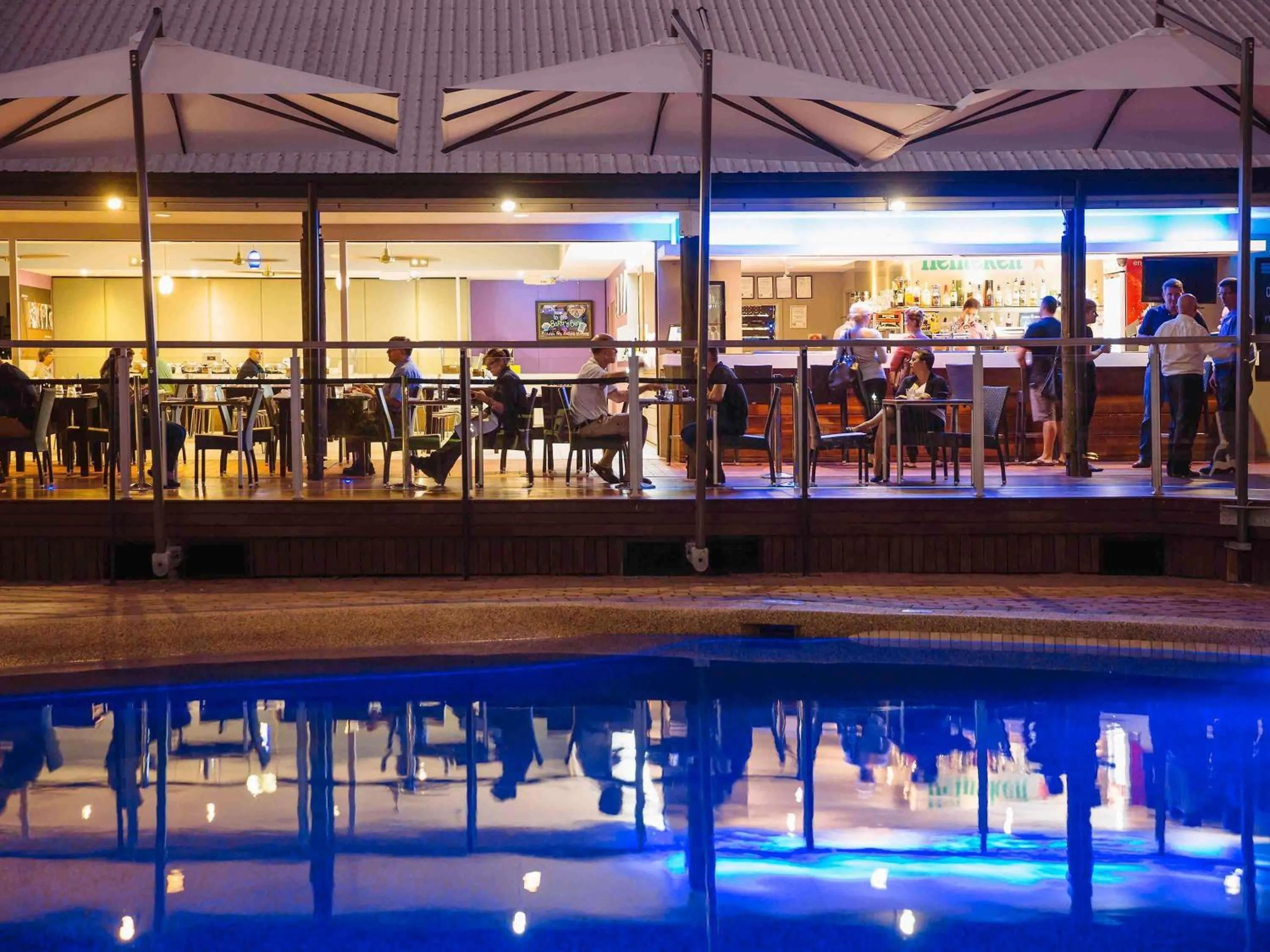 Lounge or bar in Mercure Townsville