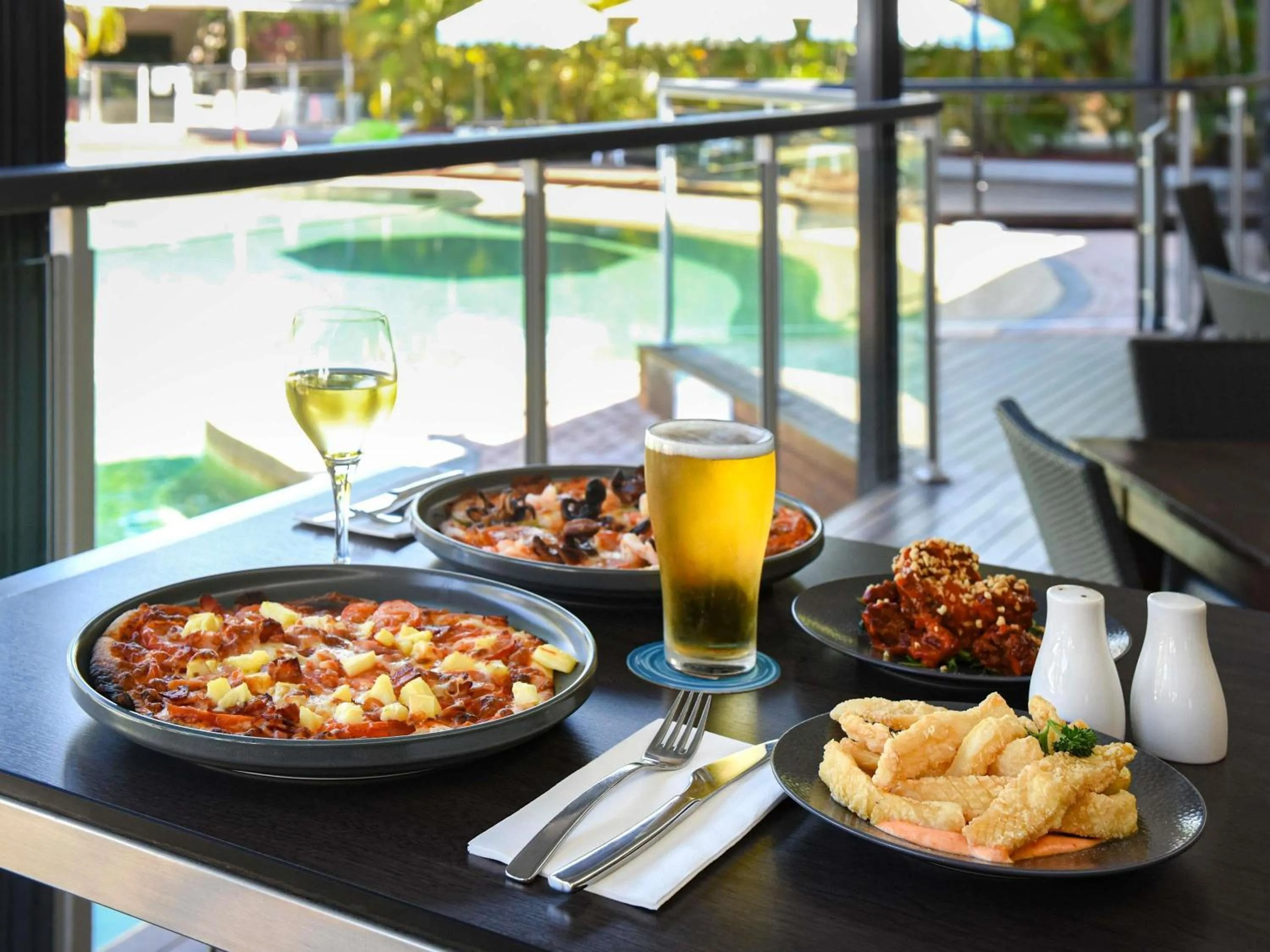 Restaurant/places to eat in Mercure Townsville