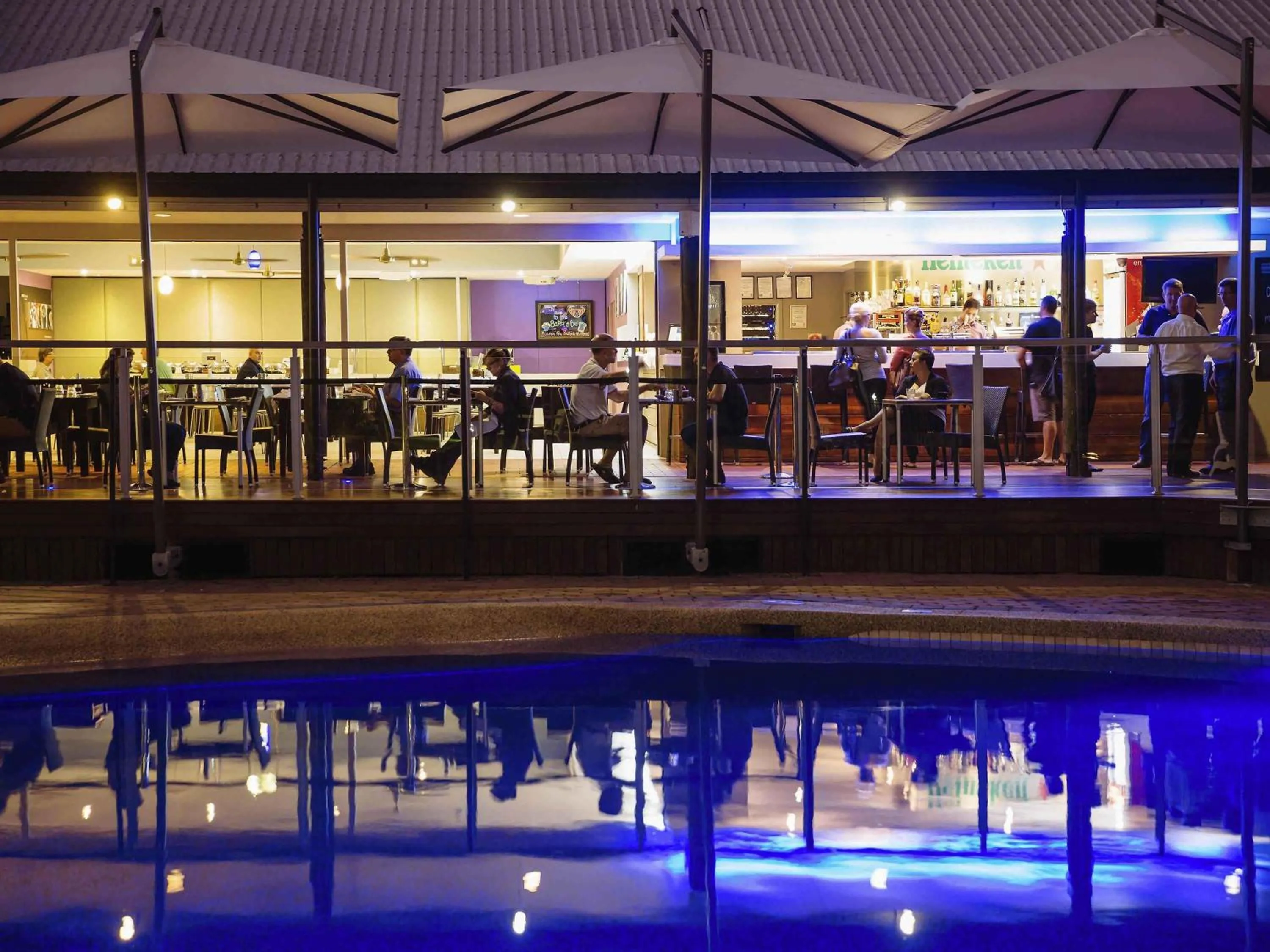 Lounge or bar in Mercure Townsville