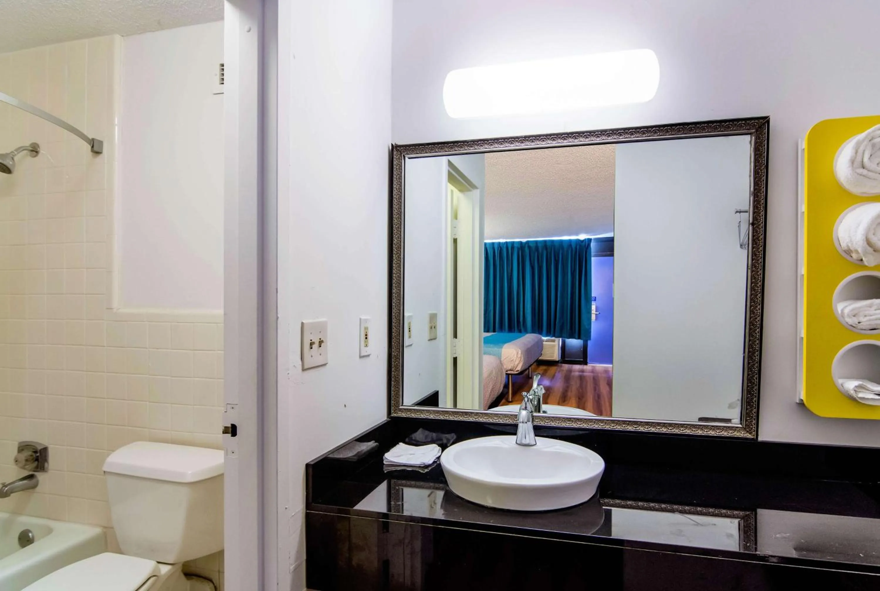 Bathroom in Motel-6 Lagrange Ga