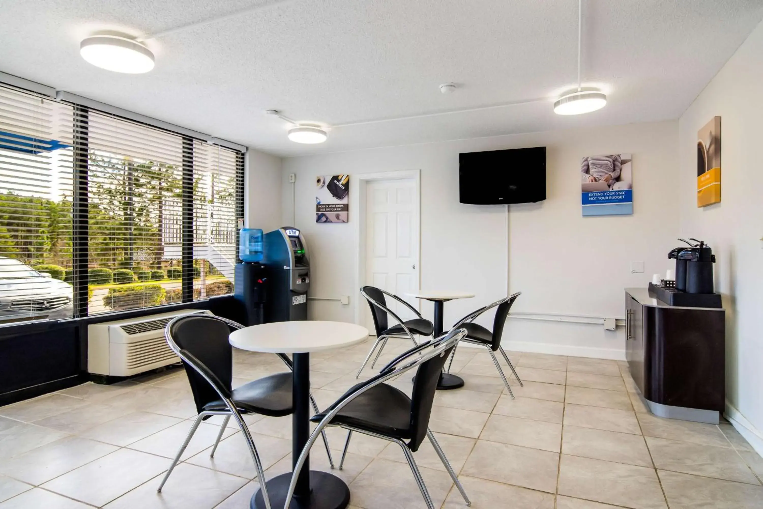 Lobby or reception, Dining Area in Motel-6 Lagrange Ga