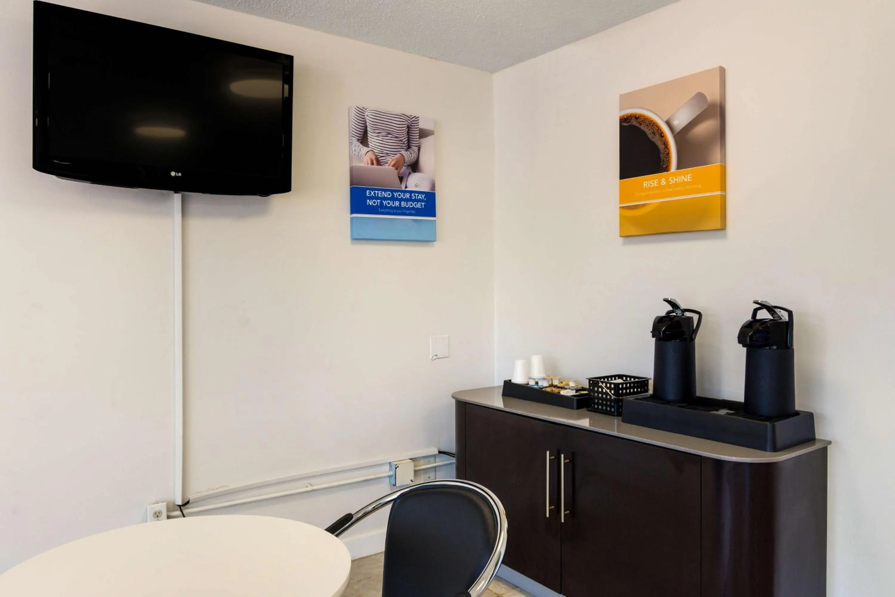 Restaurant/places to eat in Motel-6 Lagrange Ga