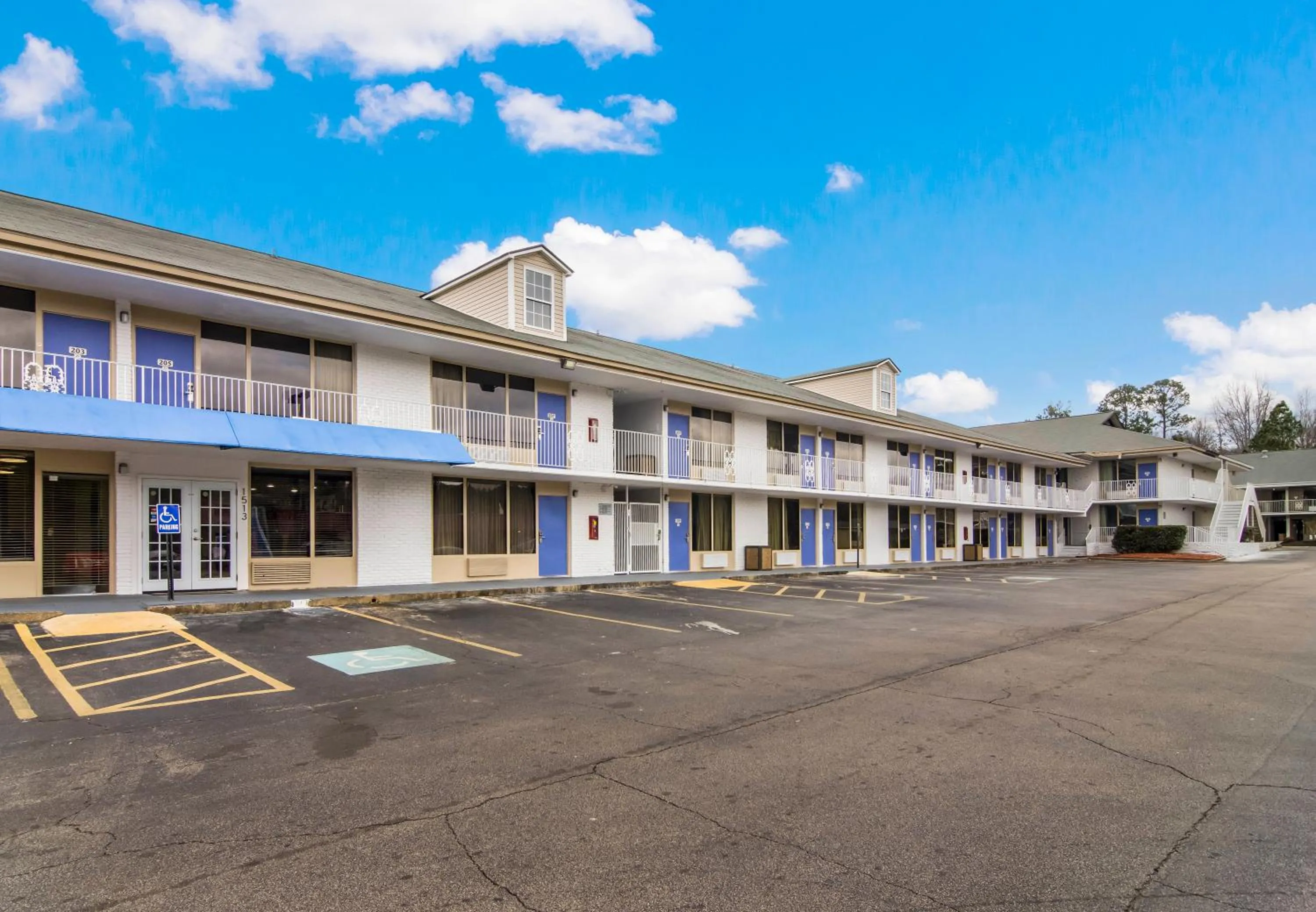 Parking in Motel-6 Lagrange Ga