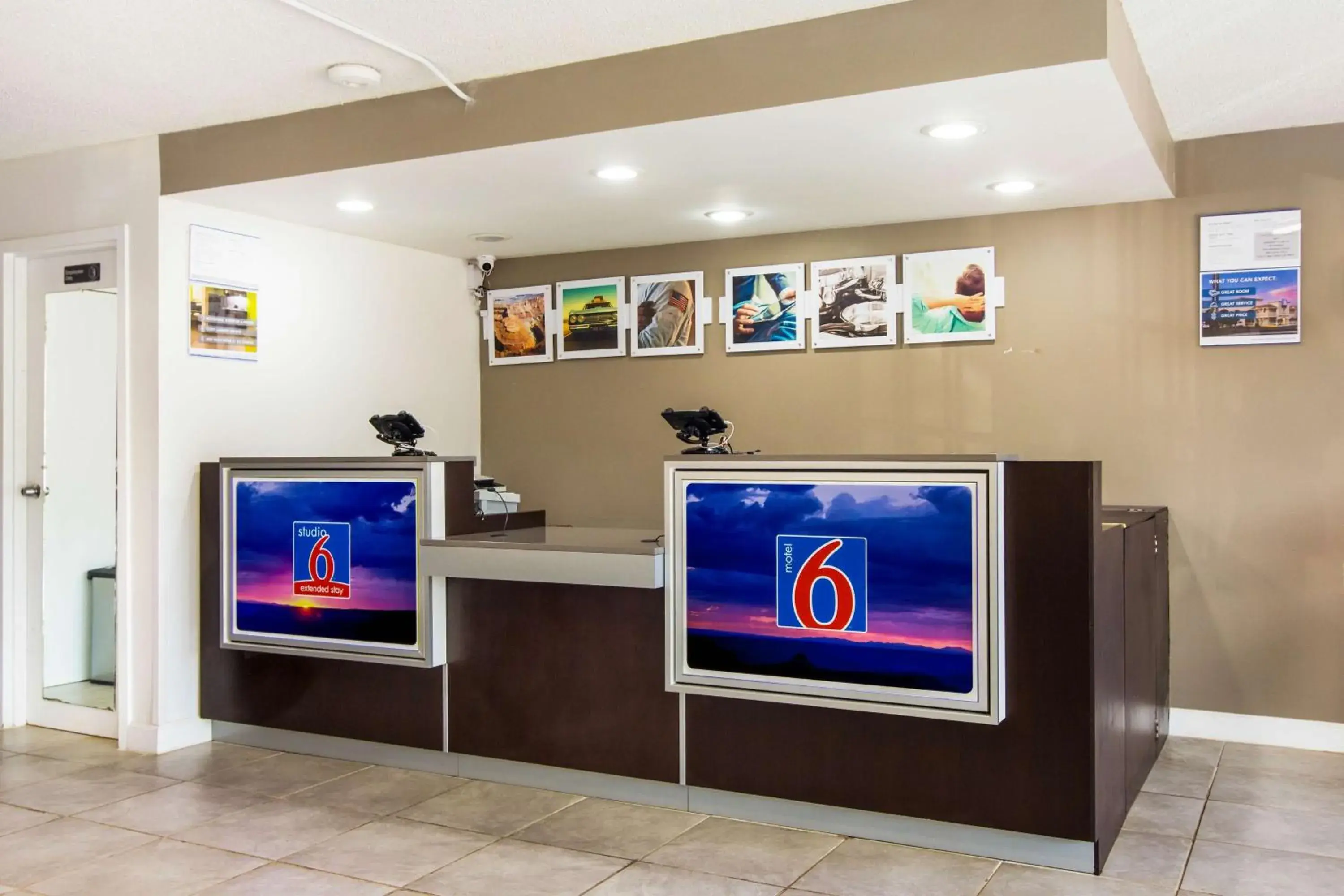 Lobby or reception, TV/Entertainment Center in Motel-6 Lagrange Ga