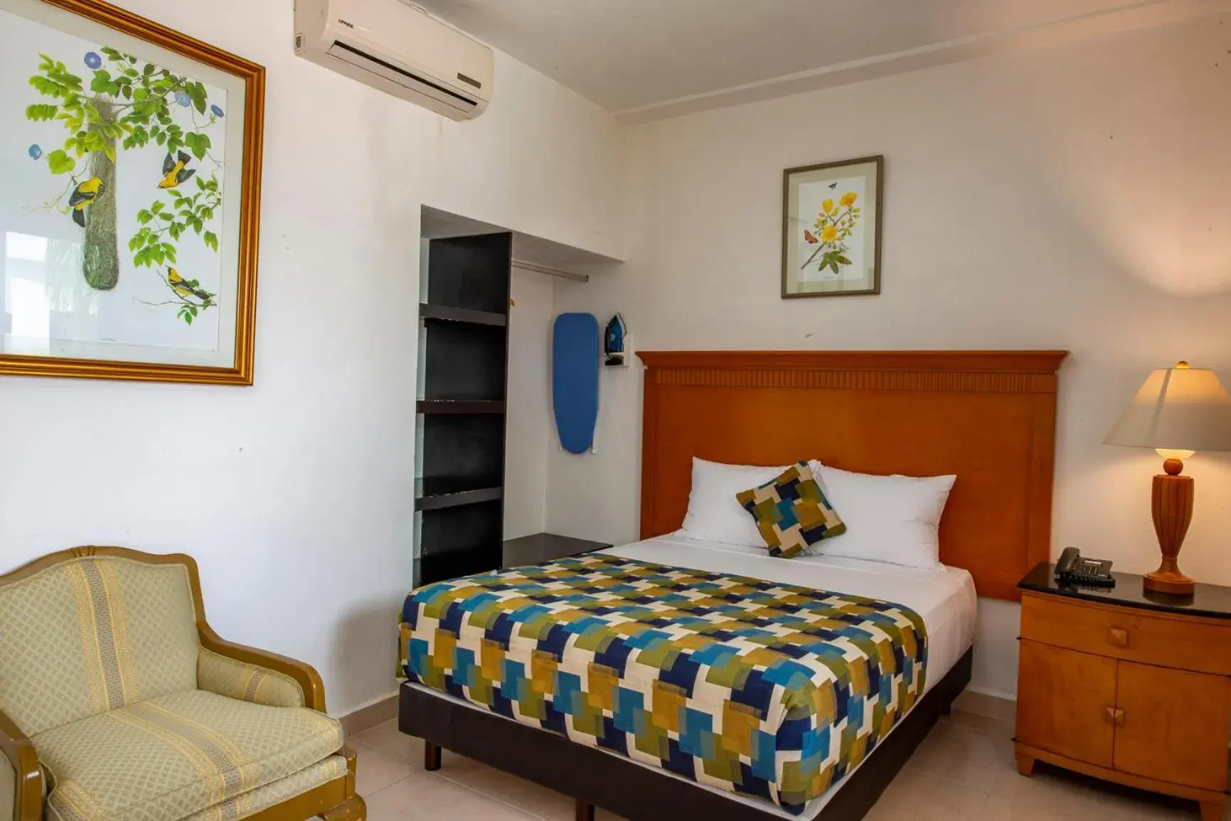 Bed in Hotel Embajadores Bed in Hotel Embajadores