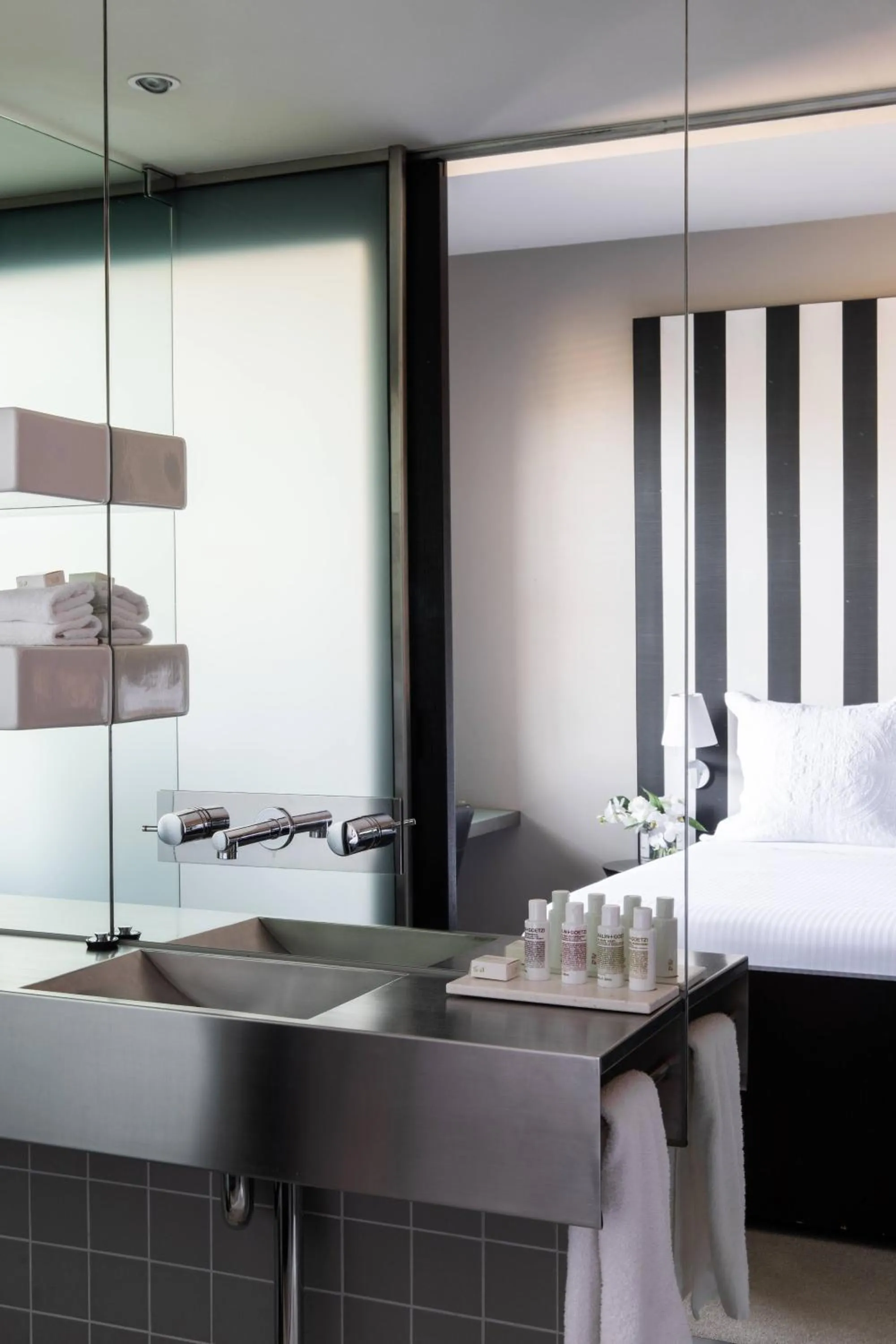 Bathroom, Bed in Lancemore Mansion Hotel Werribee Park