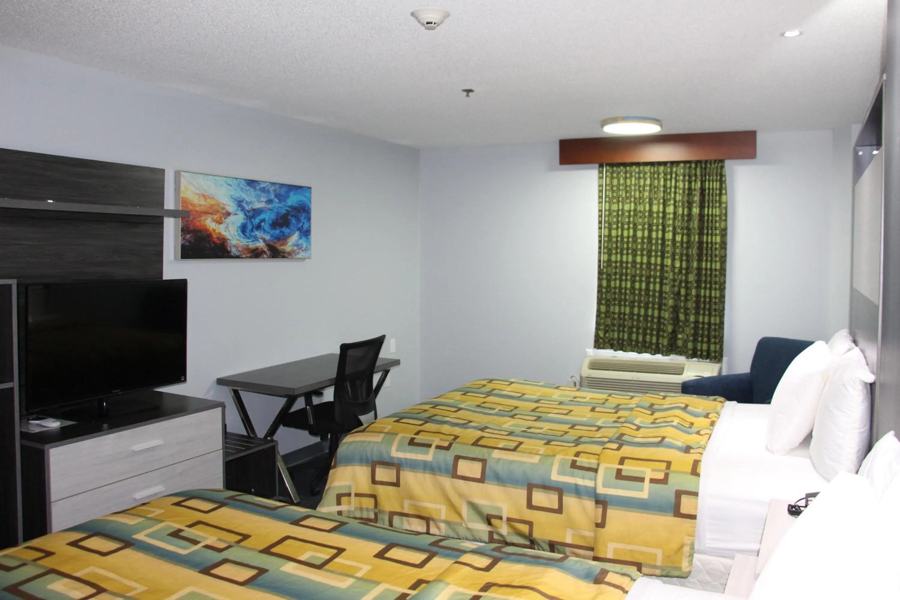 Photo of the whole room, Bed in Douglas Inn & Suites