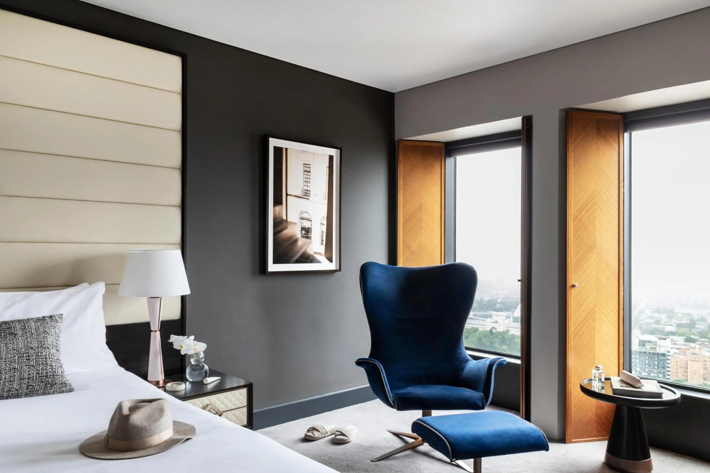 View (from property/room), Bed in Sofitel Melbourne On Collins