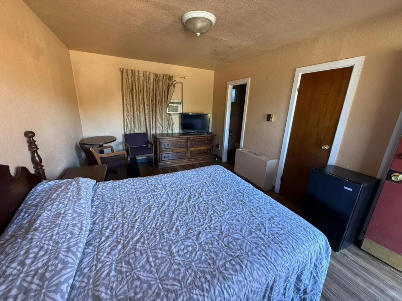 Bedroom, Bed in Springs Inn by Capital O I 25