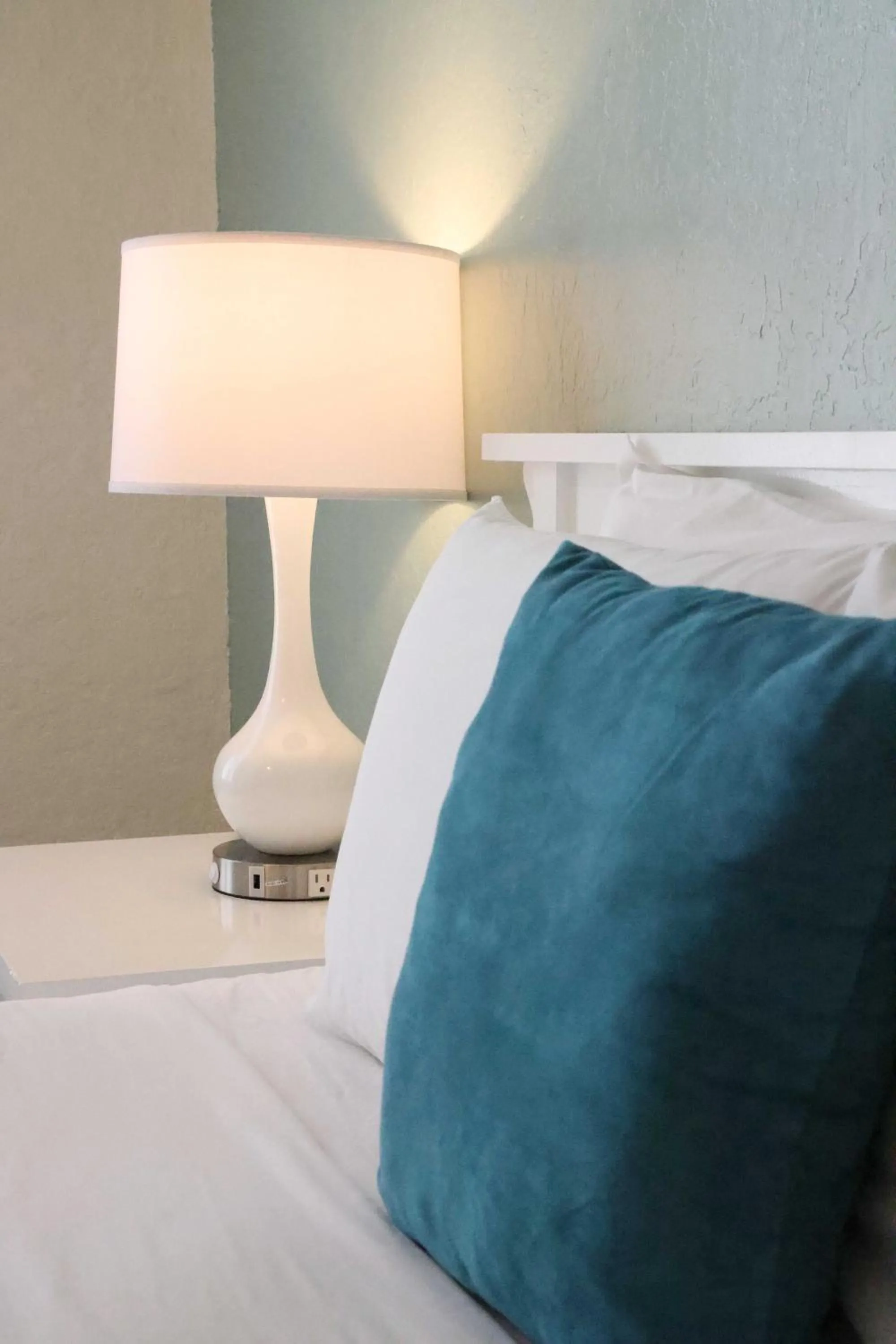 Bed in Hotel Carmel Santa Monica