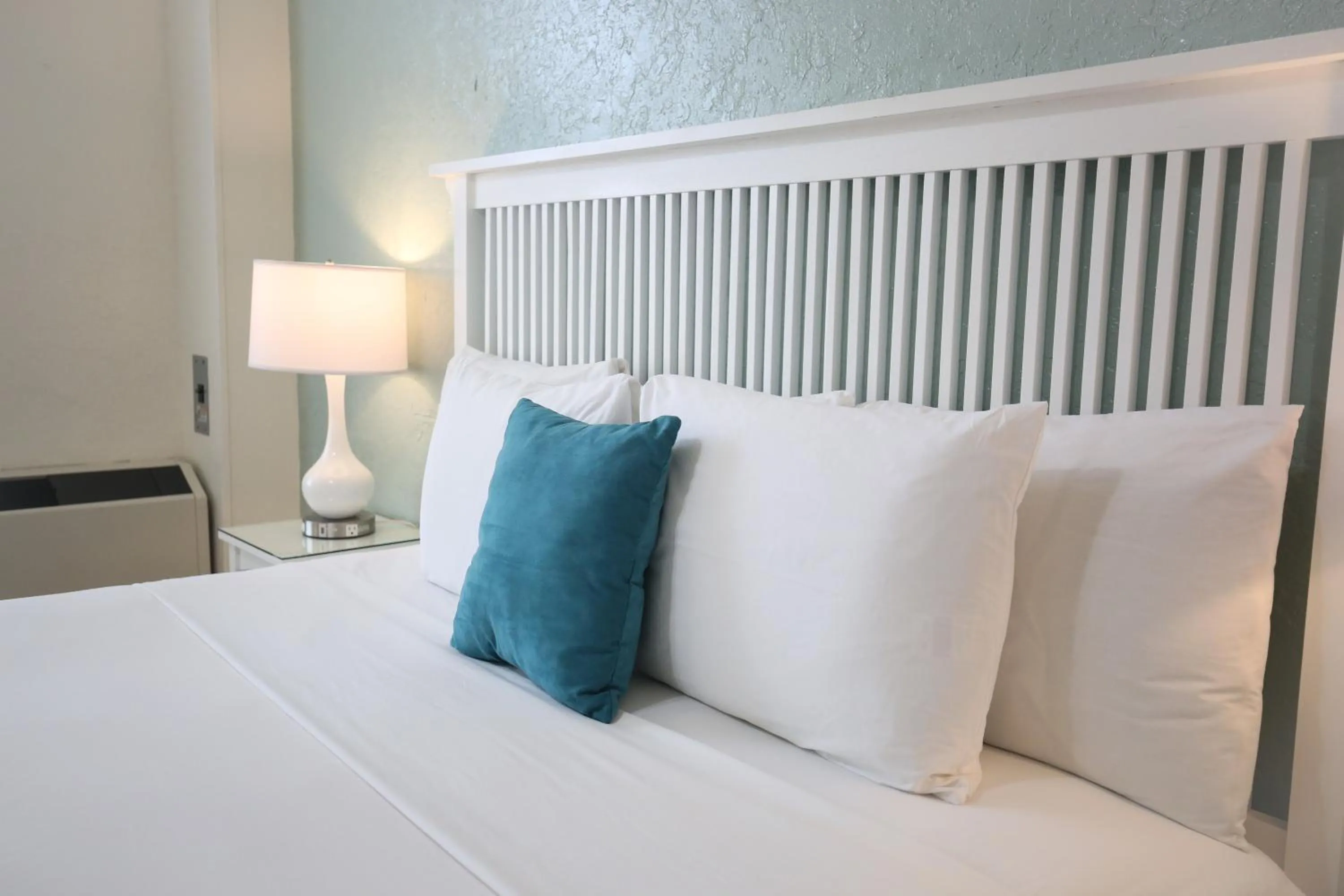 Bed in Hotel Carmel Santa Monica