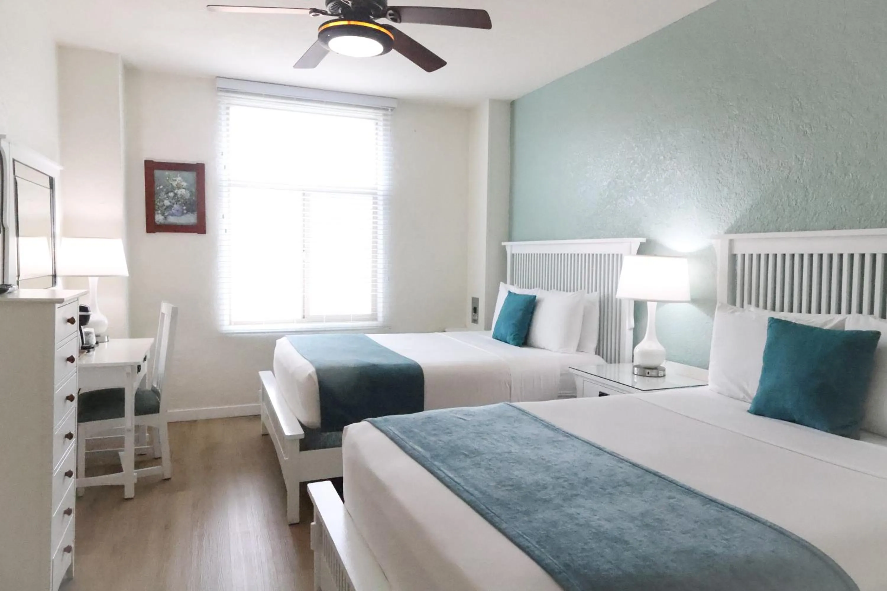 Bedroom, Bed in Hotel Carmel Santa Monica