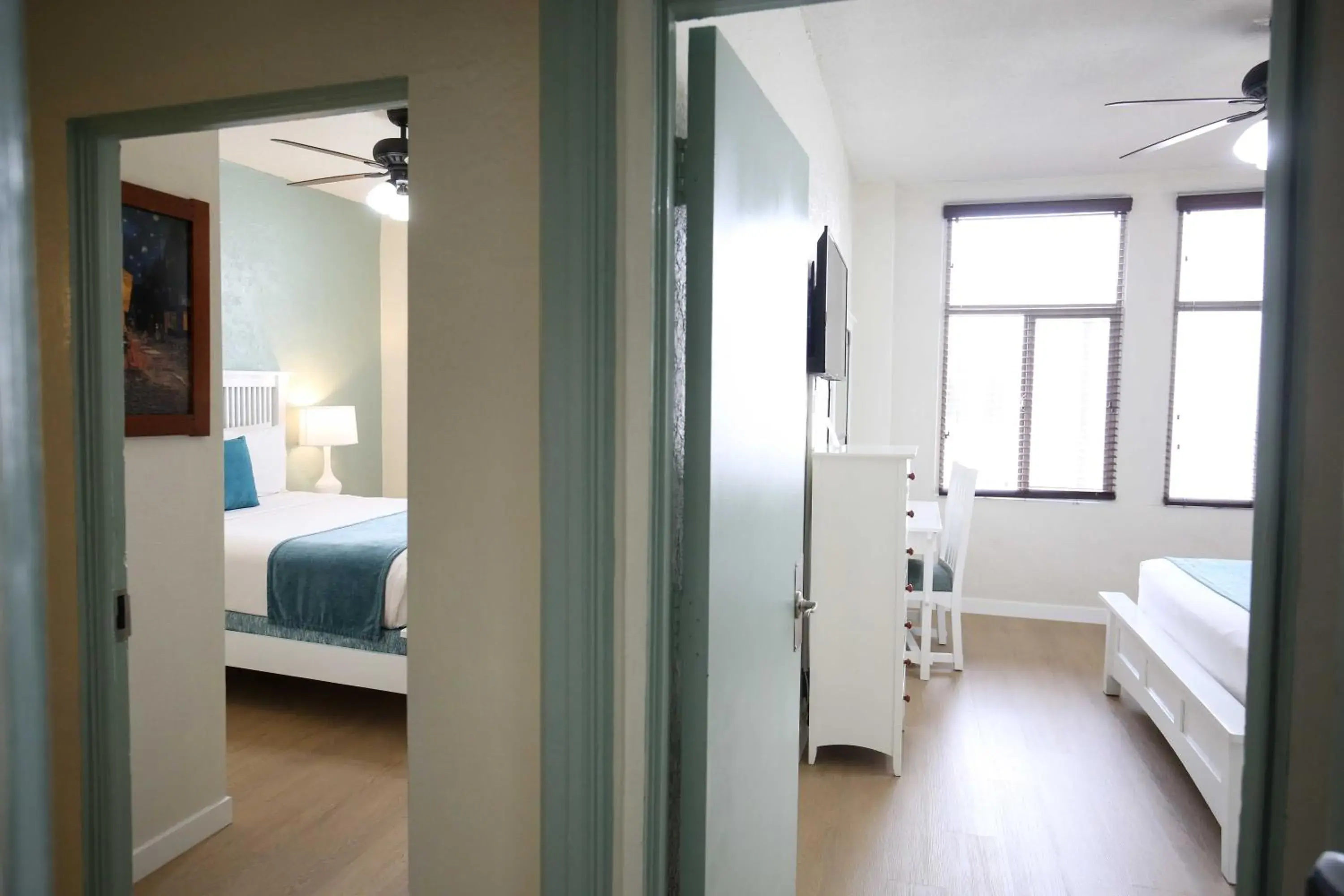 Family, Bed in Hotel Carmel Santa Monica Family, Bed in Hotel Carmel Santa Monica