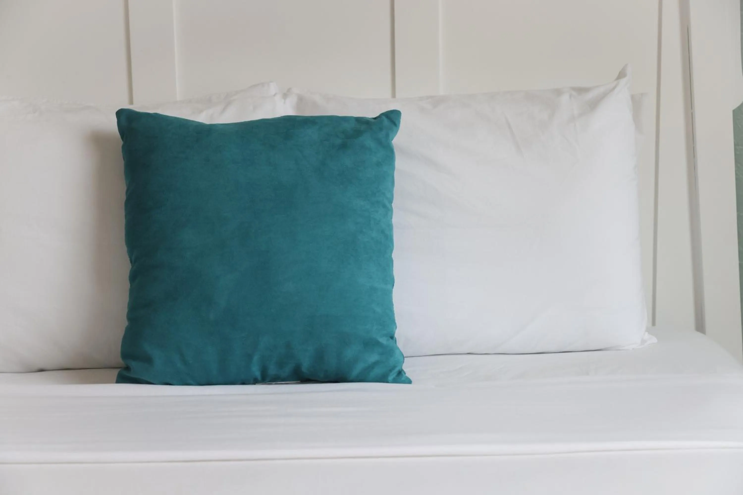 Decorative detail, Bed in Hotel Carmel Santa Monica