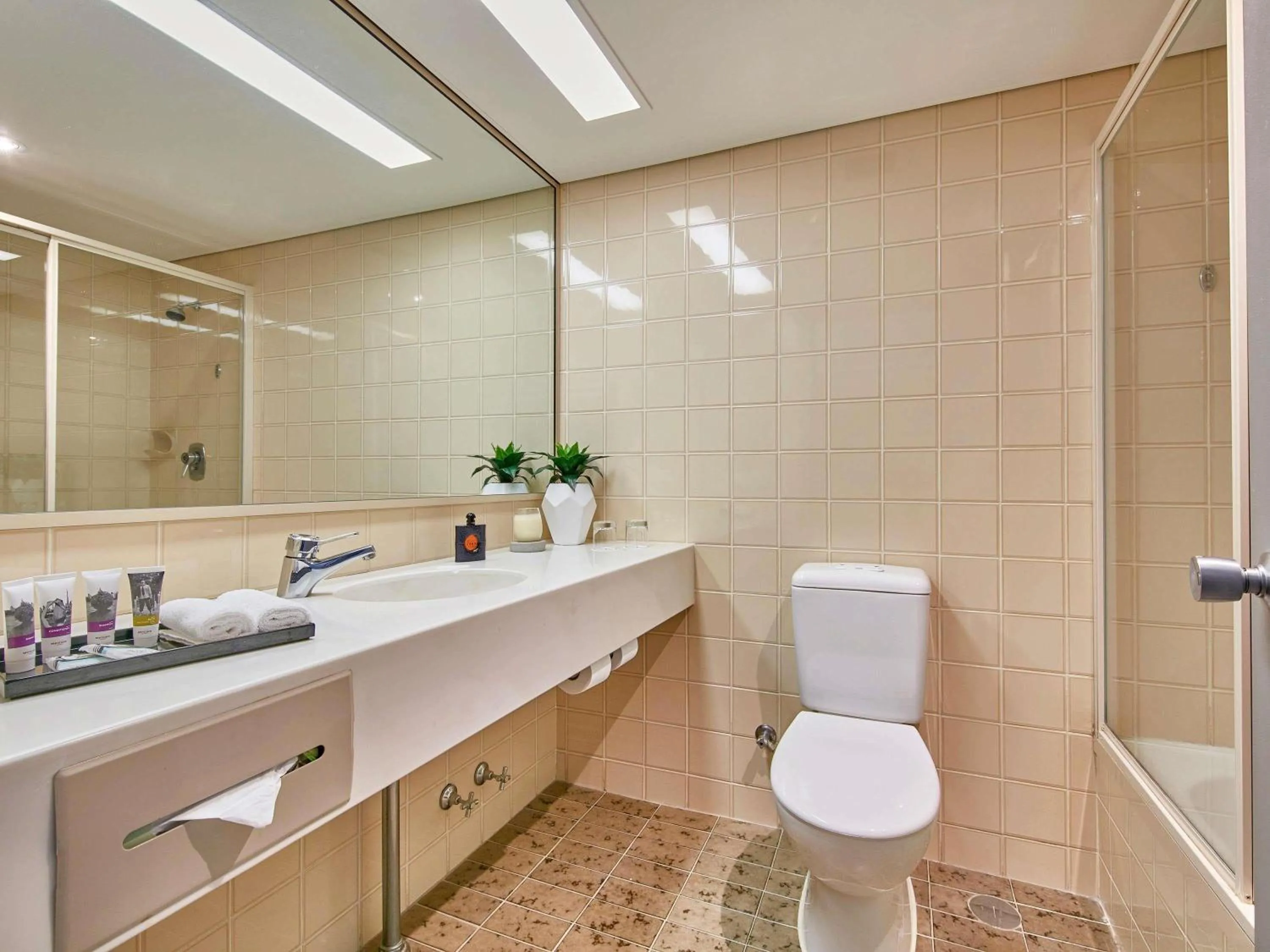 Bedroom in Mercure Perth