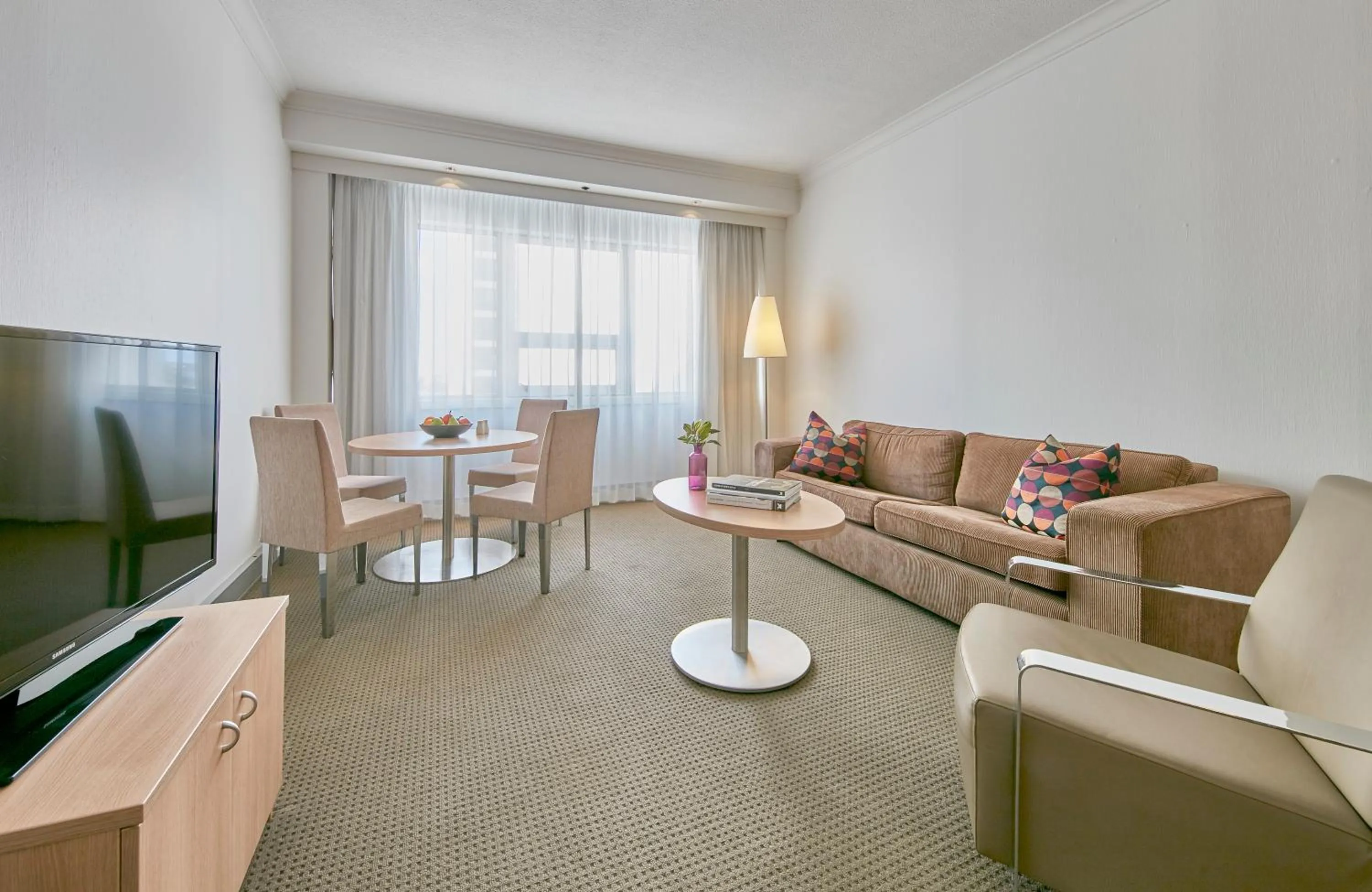 Lounge or bar in Mercure Perth