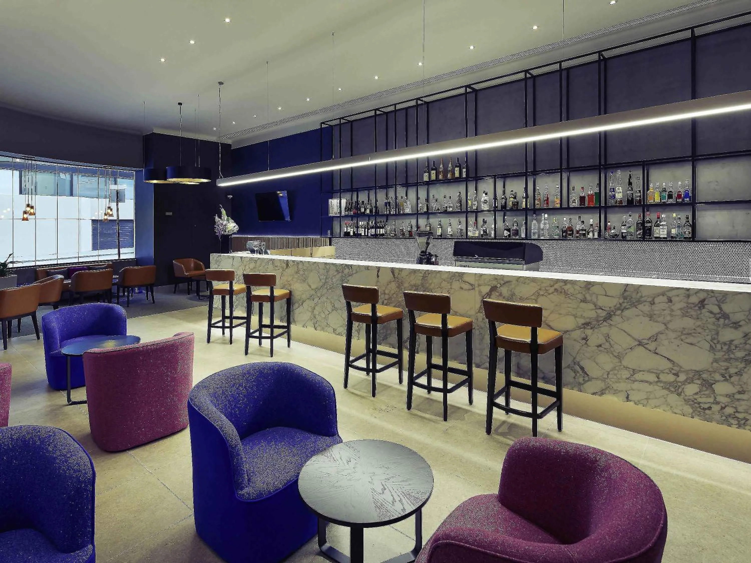 Lounge or bar in Mercure Perth