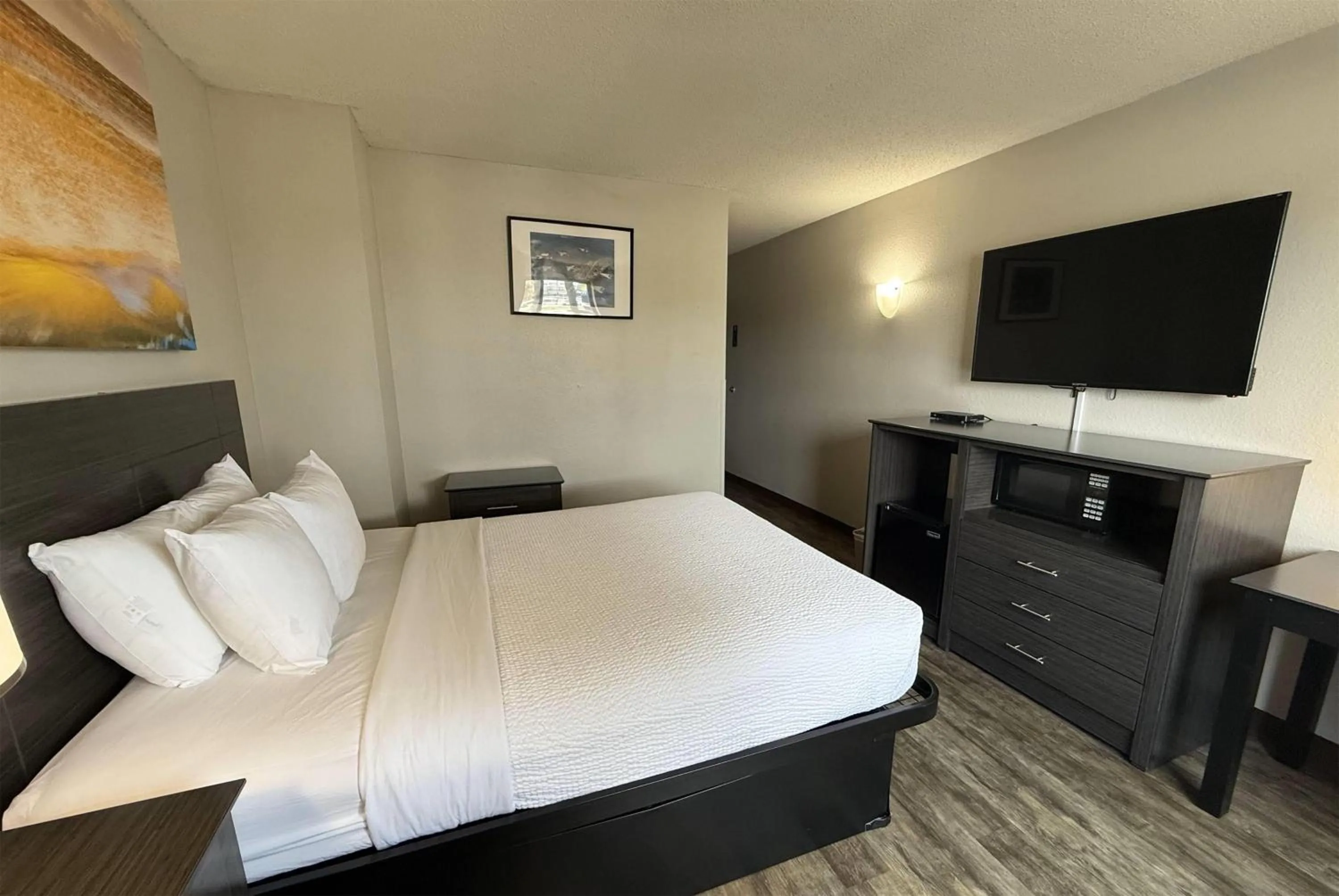 Photo of the whole room, Bed in Days Inn by Wyndham Orange Park/Jacksonville