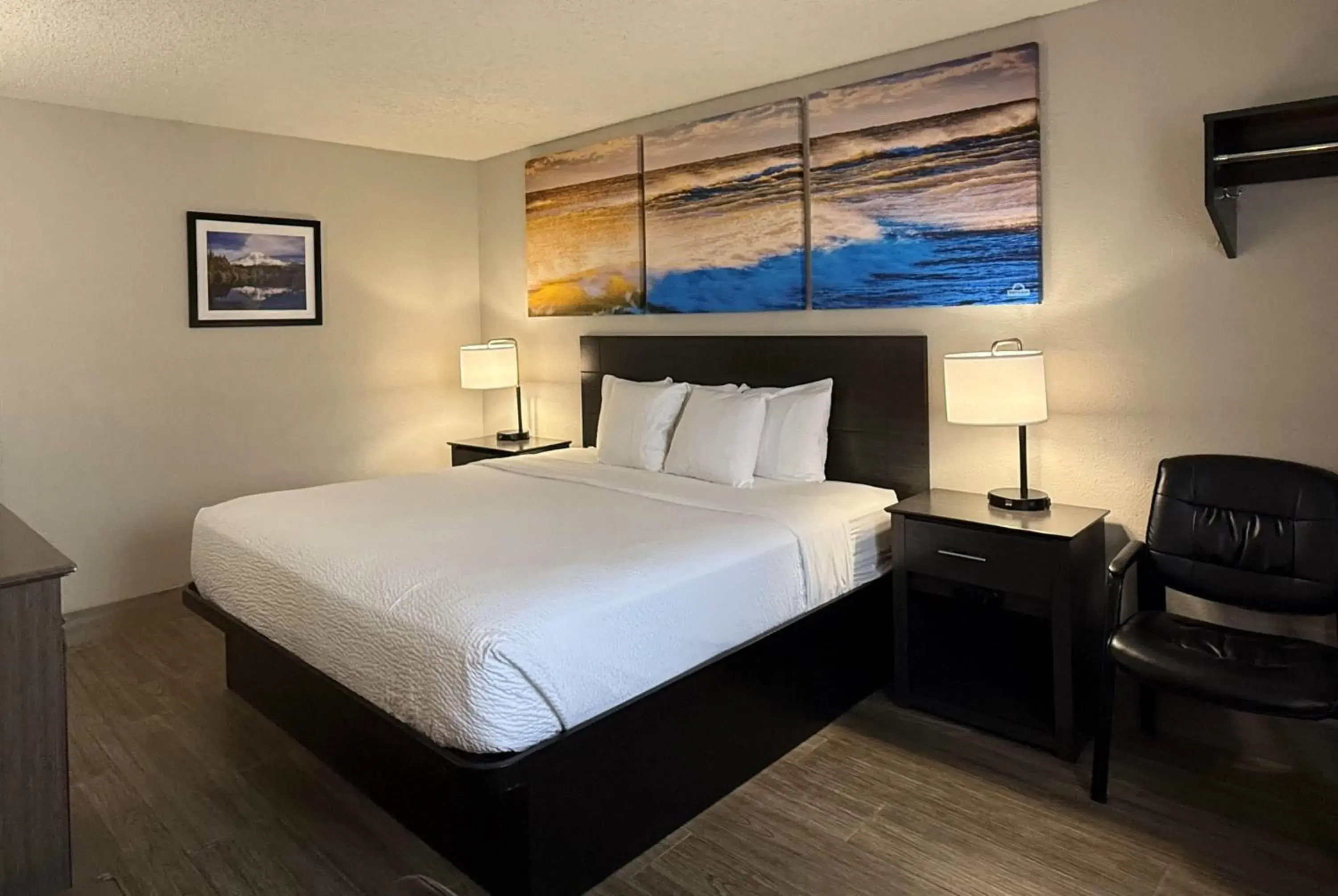 King Room - Ground Floor/Non-Smoking in Days Inn by Wyndham Orange Park/Jacksonville King Room - Ground Floor/Non-Smoking in Days Inn by Wyndham Orange Park/Jacksonville