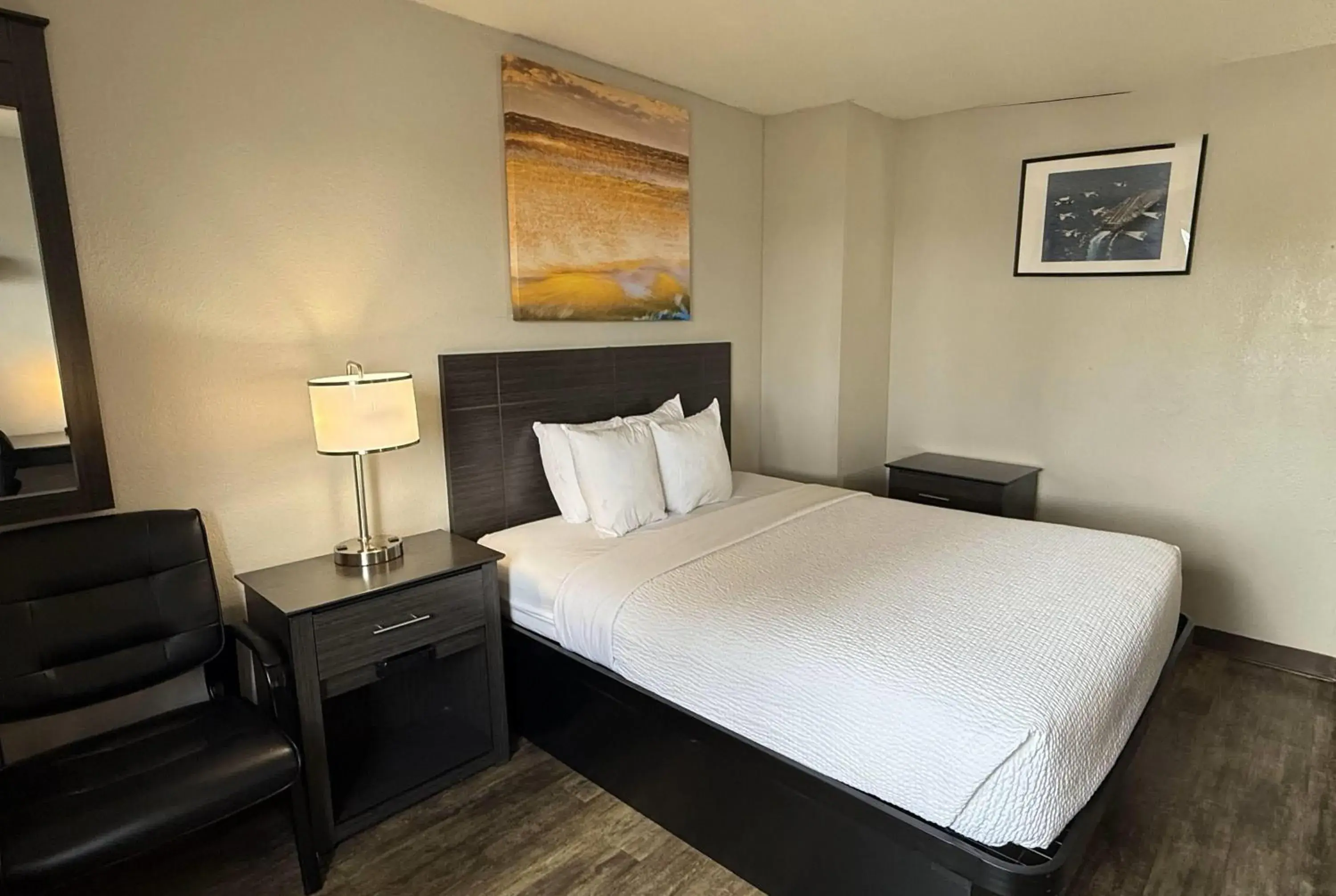 Queen Room/Second Floor, No Elevator, Non-Smoking in Days Inn by Wyndham Orange Park/Jacksonville Queen Room/Second Floor, No Elevator, Non-Smoking in Days Inn by Wyndham Orange Park/Jacksonville