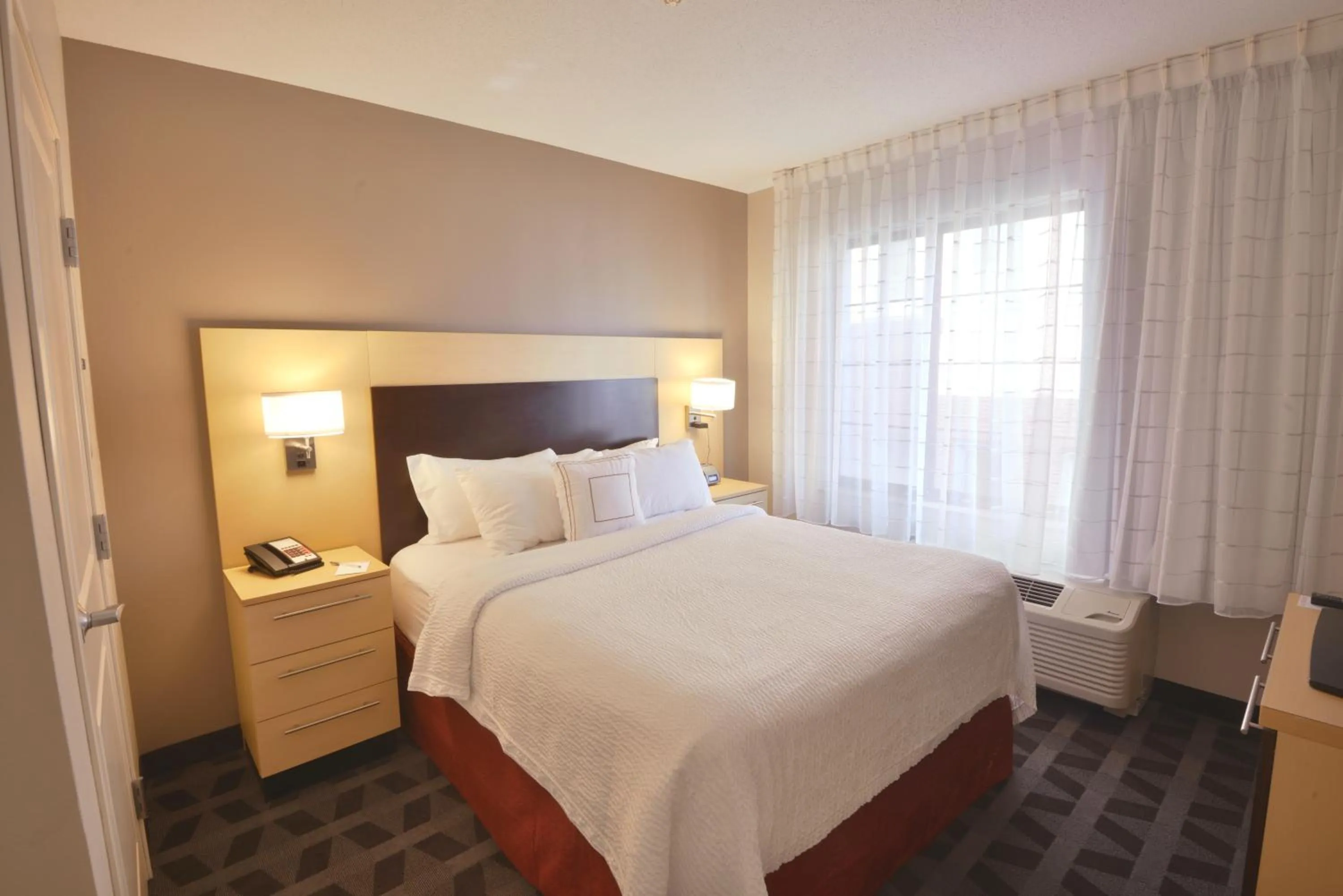 Bed in TownePlace Suites by Marriott Williamsport
