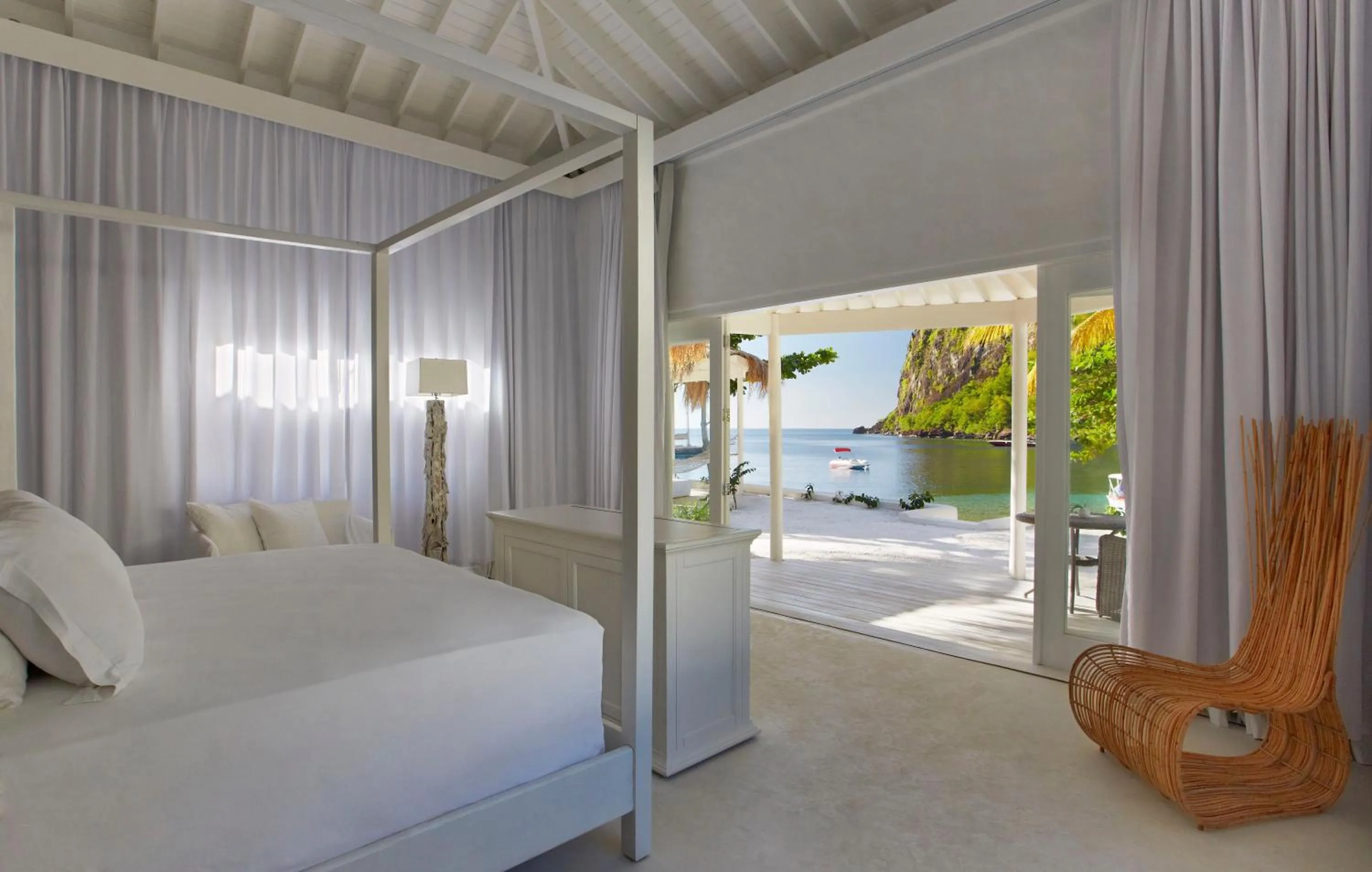 Bedroom, Bed in Sugar Beach, A Viceroy Resort
