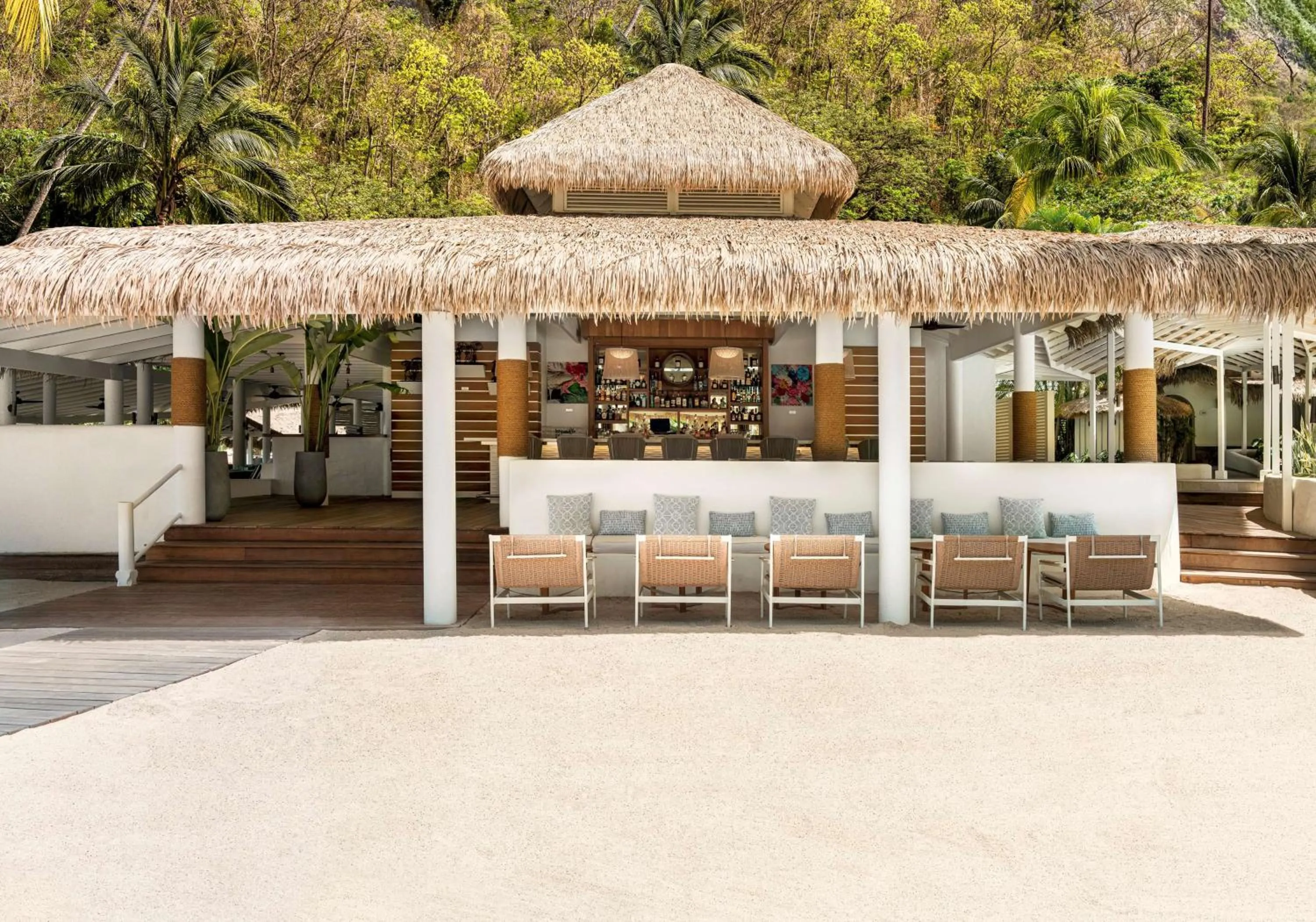 Lounge or bar in Sugar Beach, A Viceroy Resort