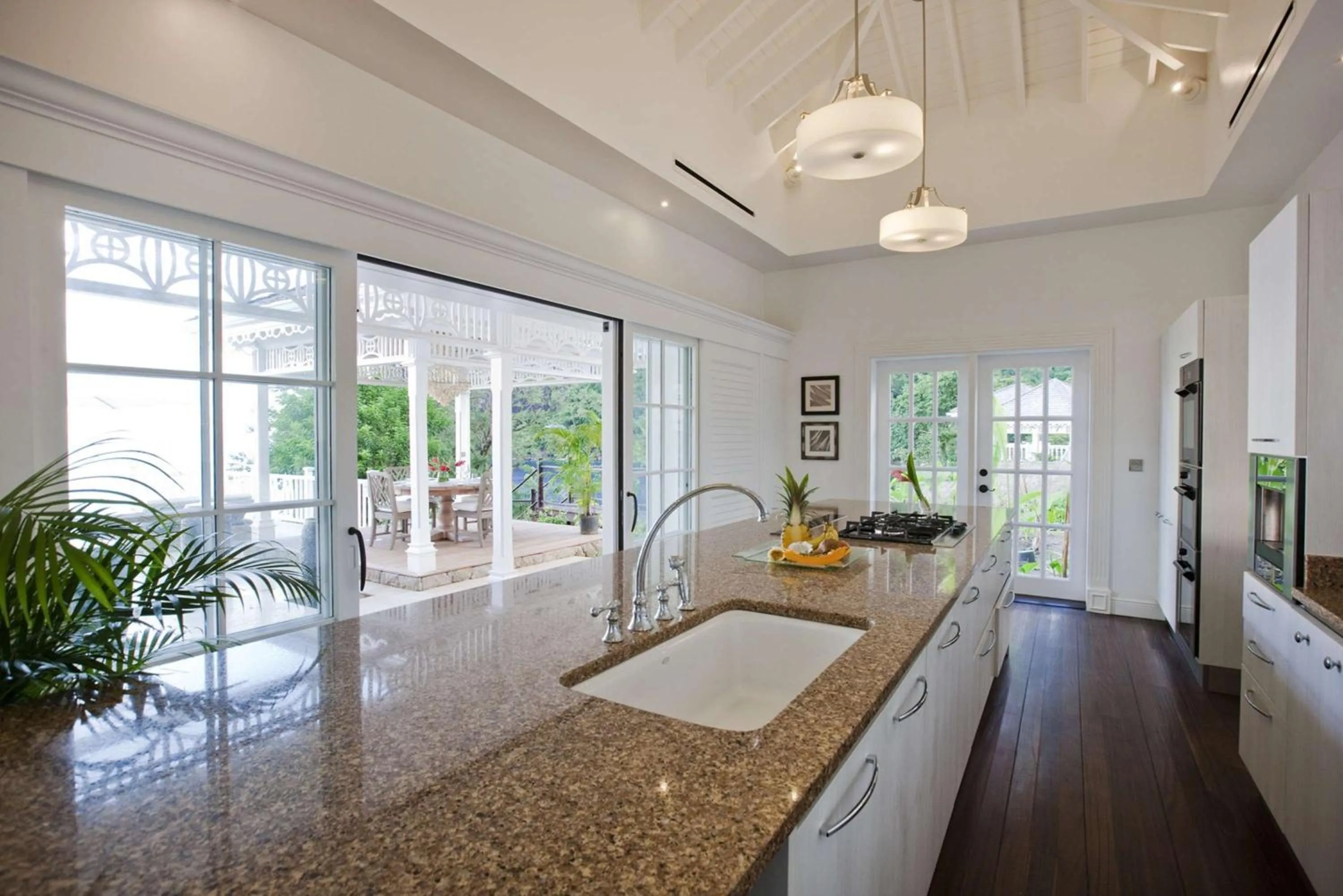 Kitchen or kitchenette in Sugar Beach, A Viceroy Resort