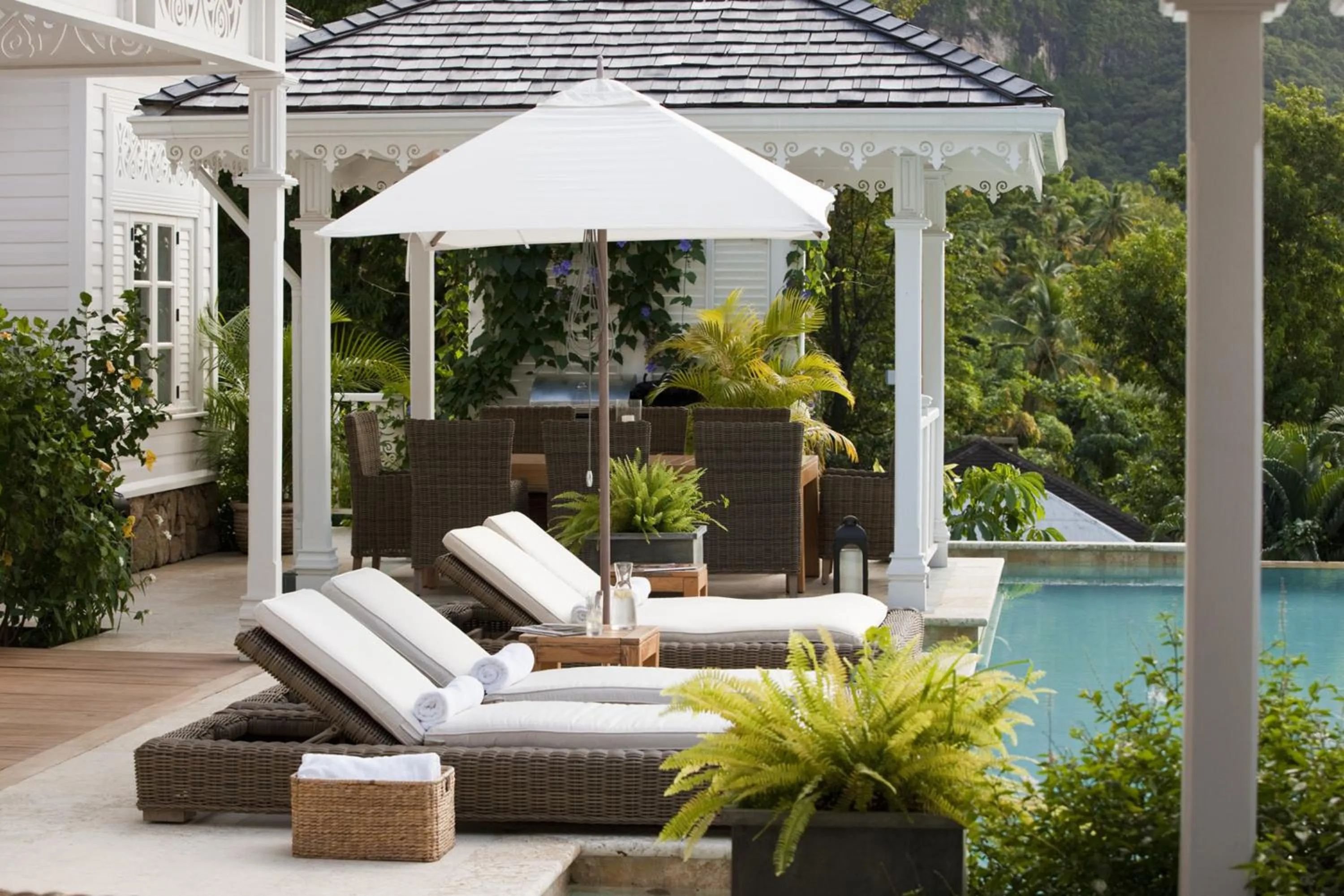 Swimming pool in Sugar Beach, A Viceroy Resort