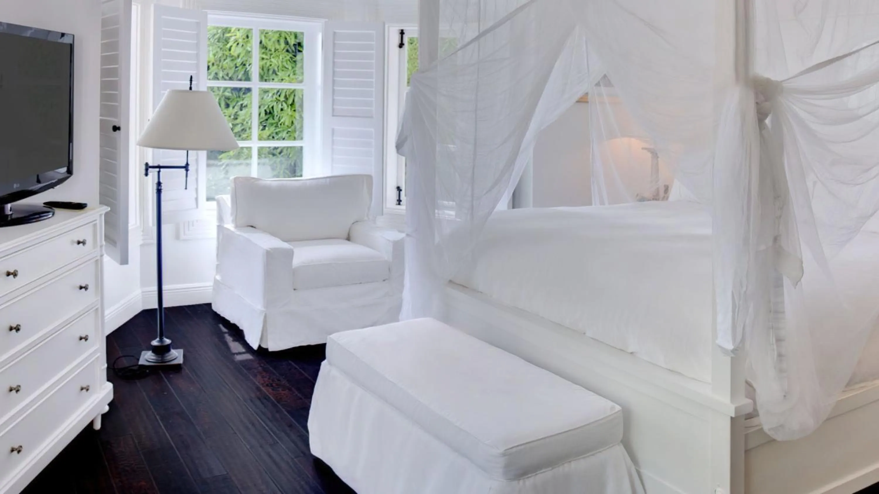 Photo of the whole room, Bed in Sugar Beach, A Viceroy Resort