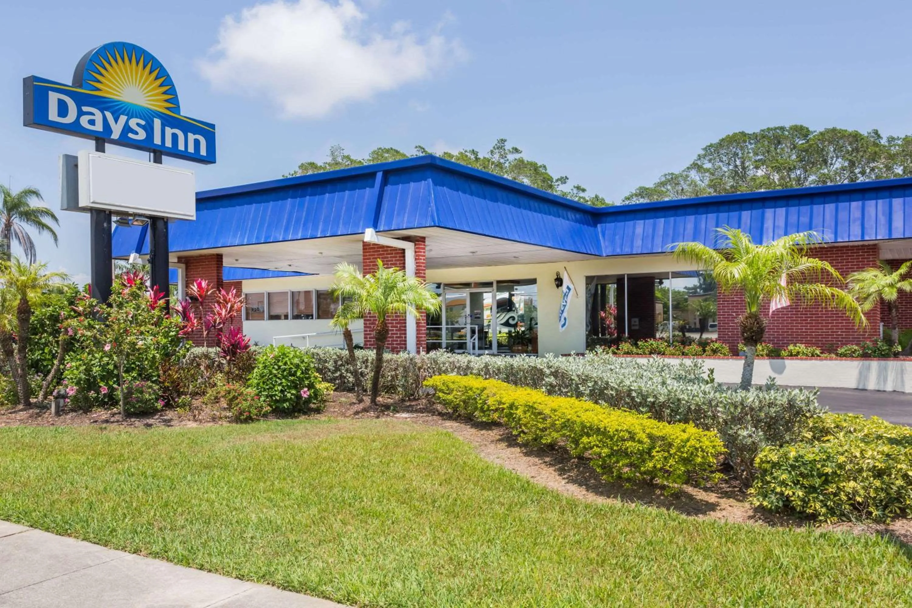 Property building in Days Inn by Wyndham Fort Myers Springs Resort