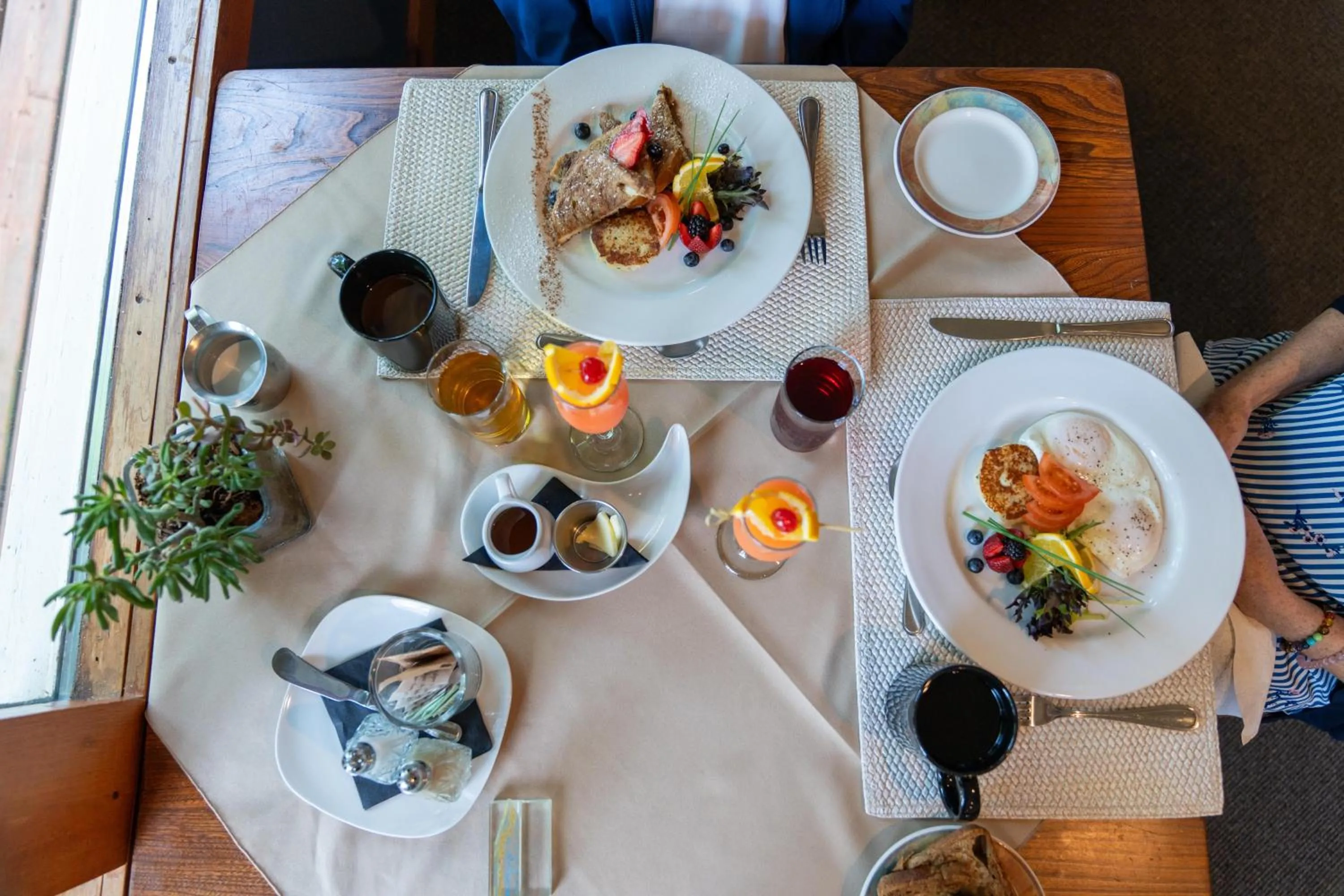 Breakfast in Heather Lodge