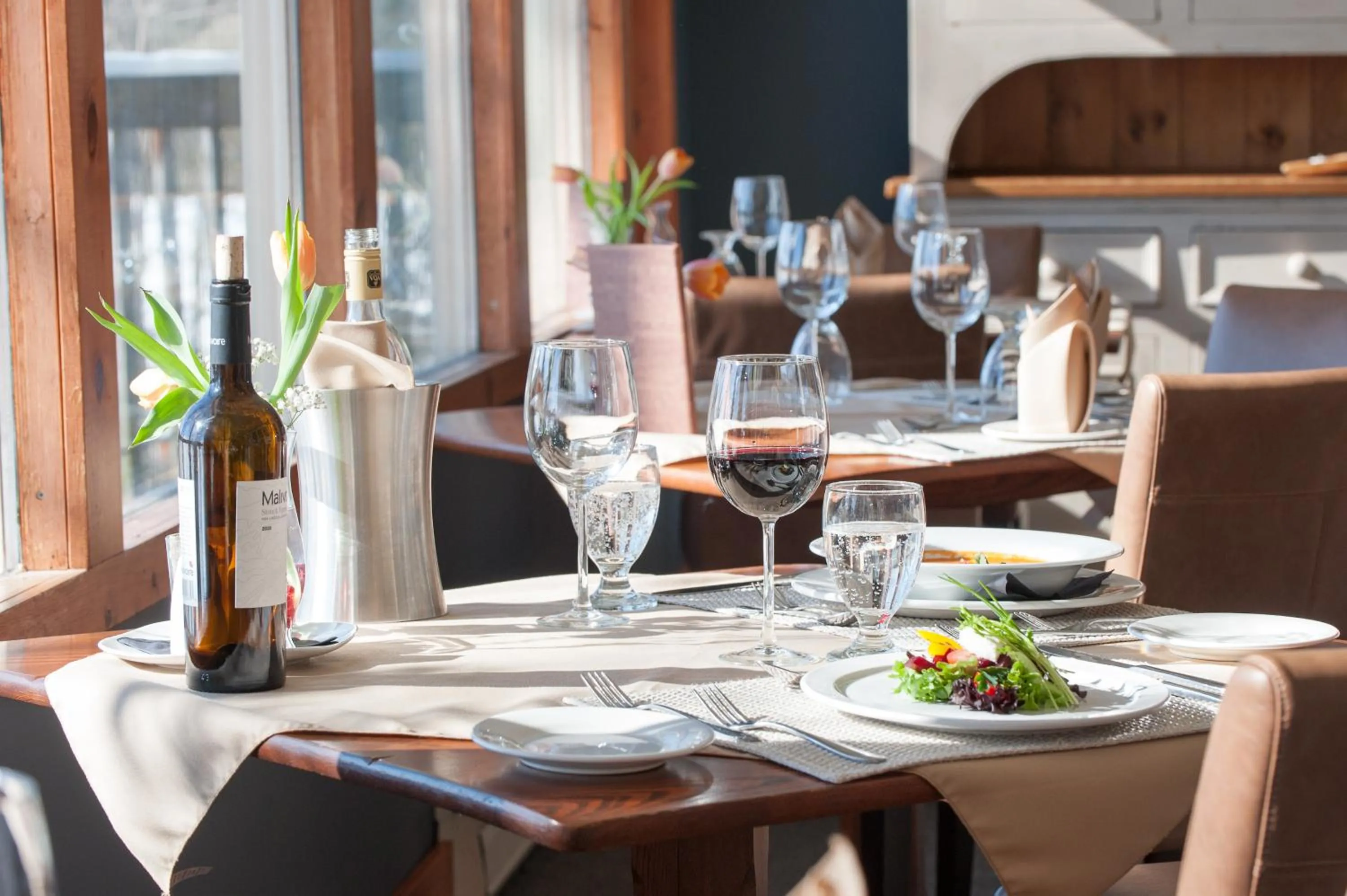 Restaurant/places to eat in Heather Lodge