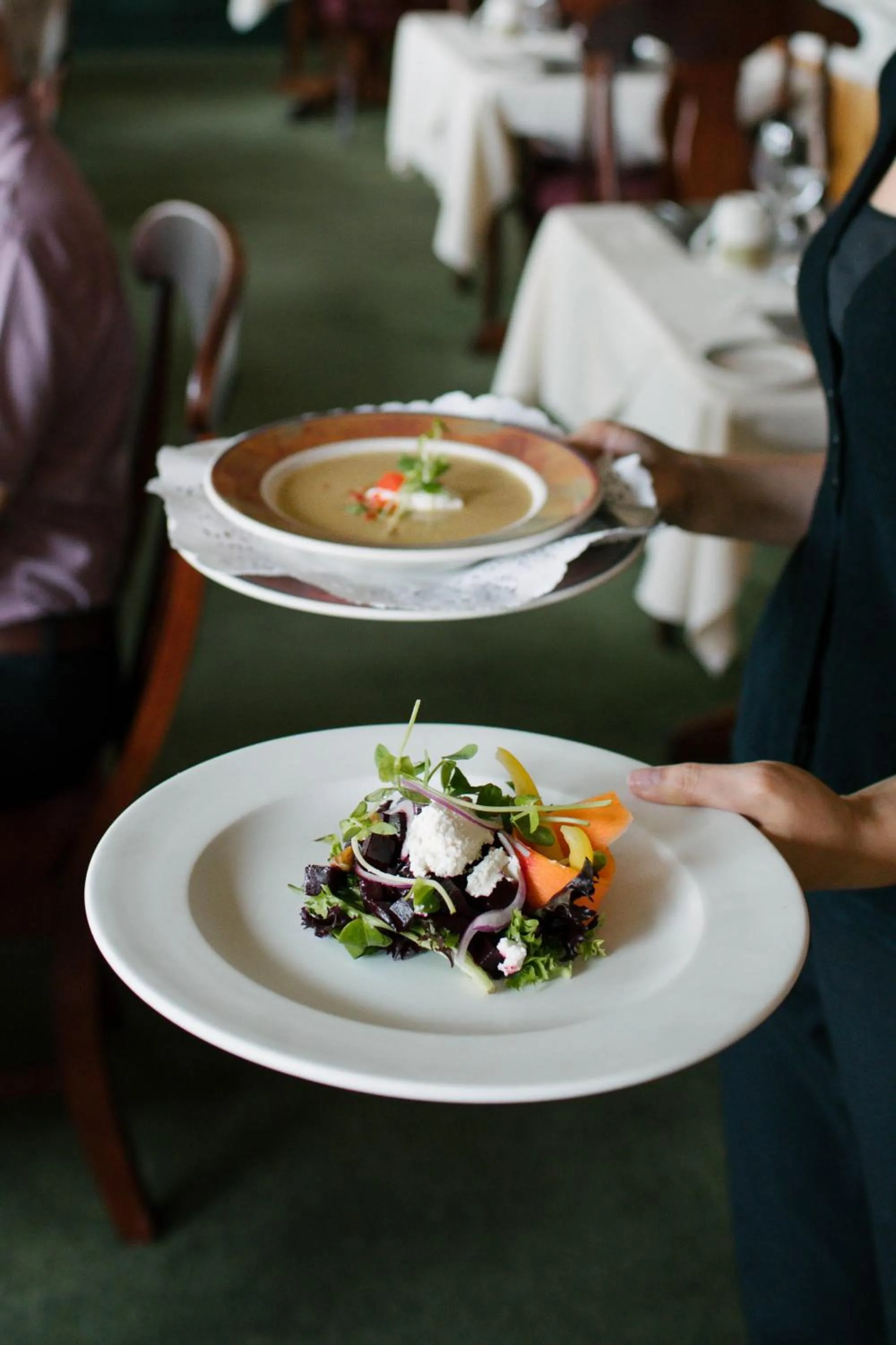 Restaurant/places to eat in Heather Lodge