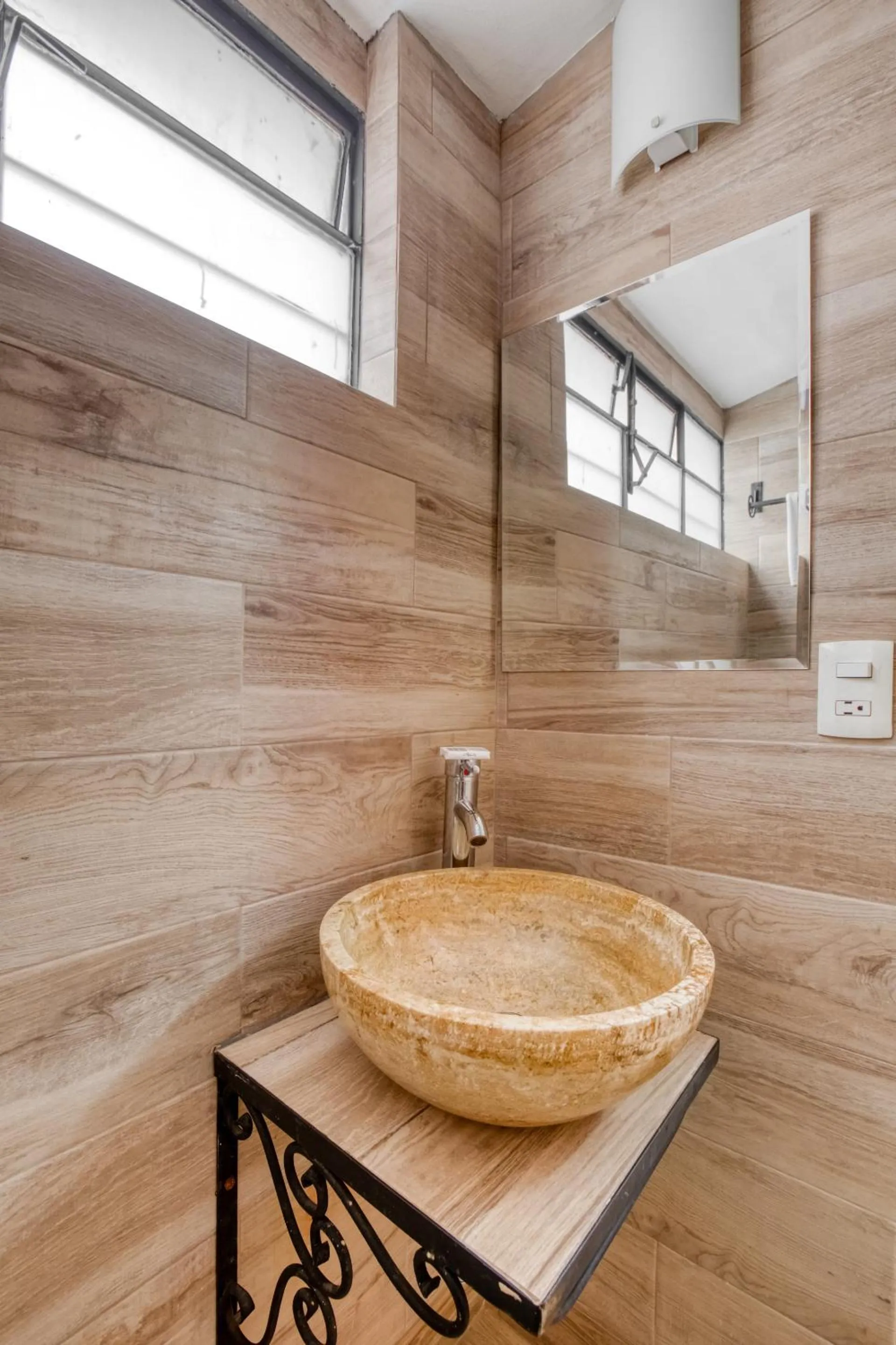 Bathroom in Capital O El Andariego, Oaxaca