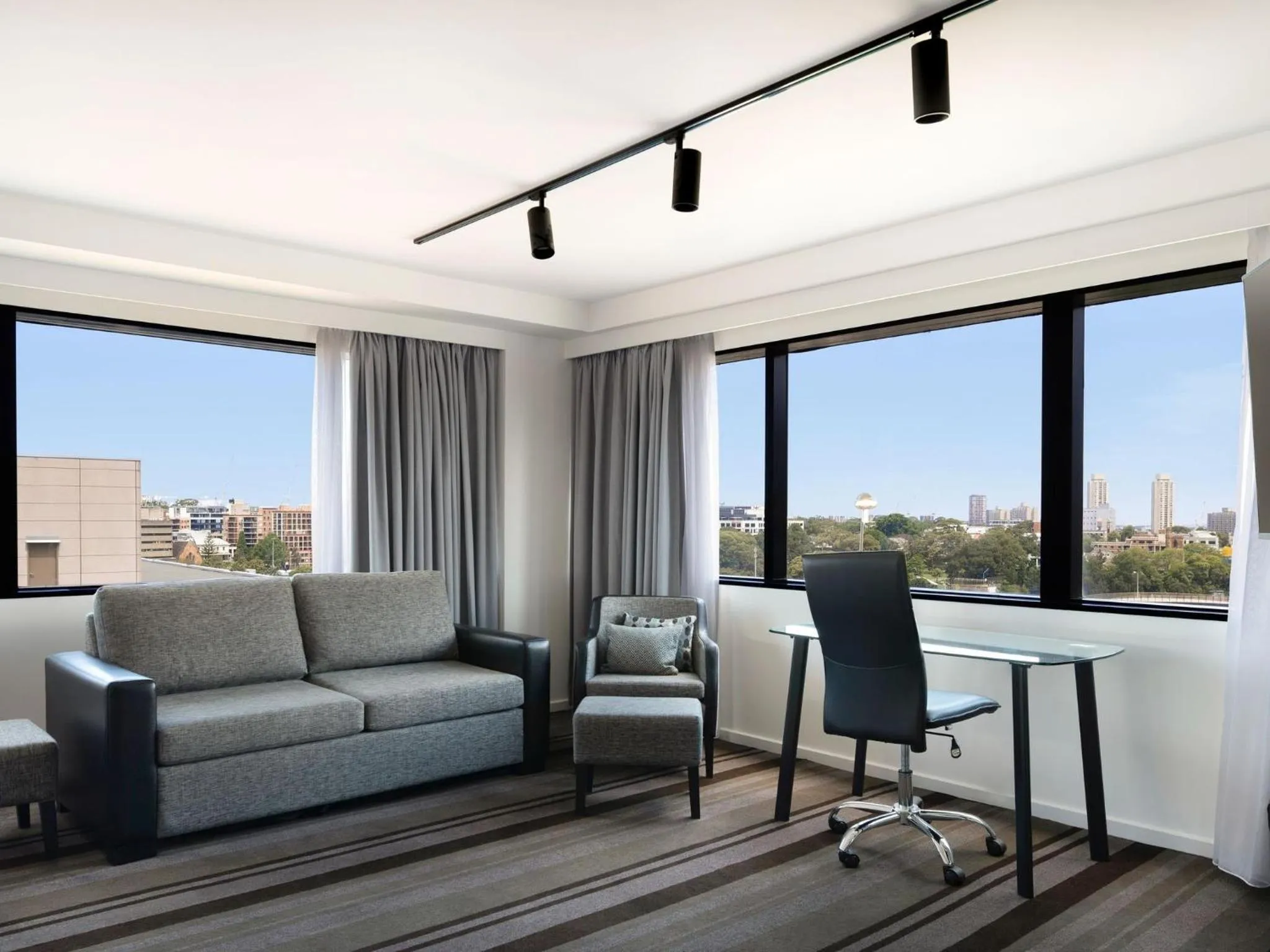 Bedroom in Mercure Sydney