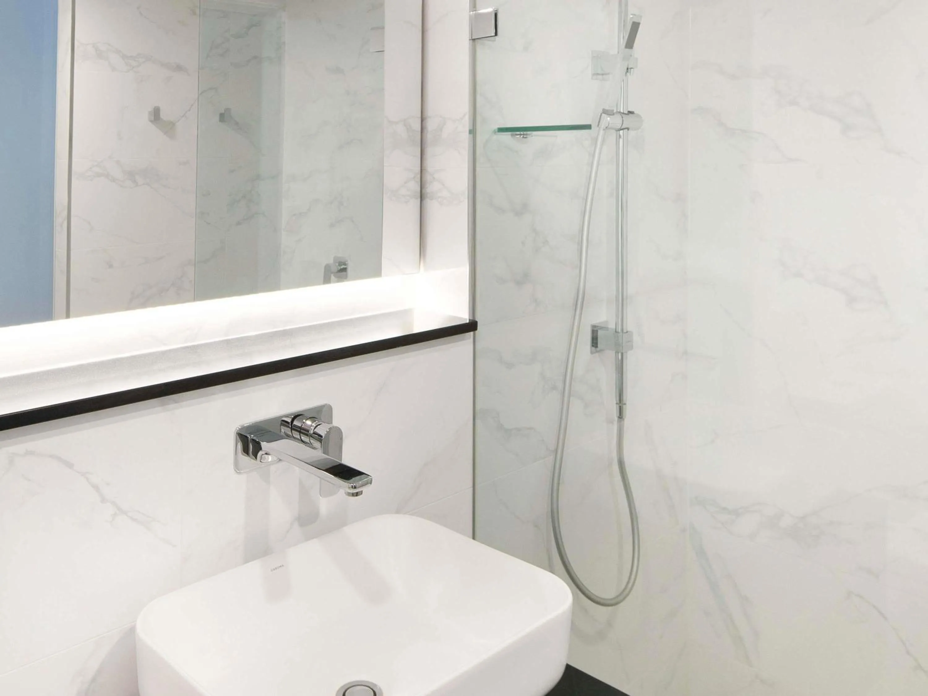 Bedroom in Mercure Sydney