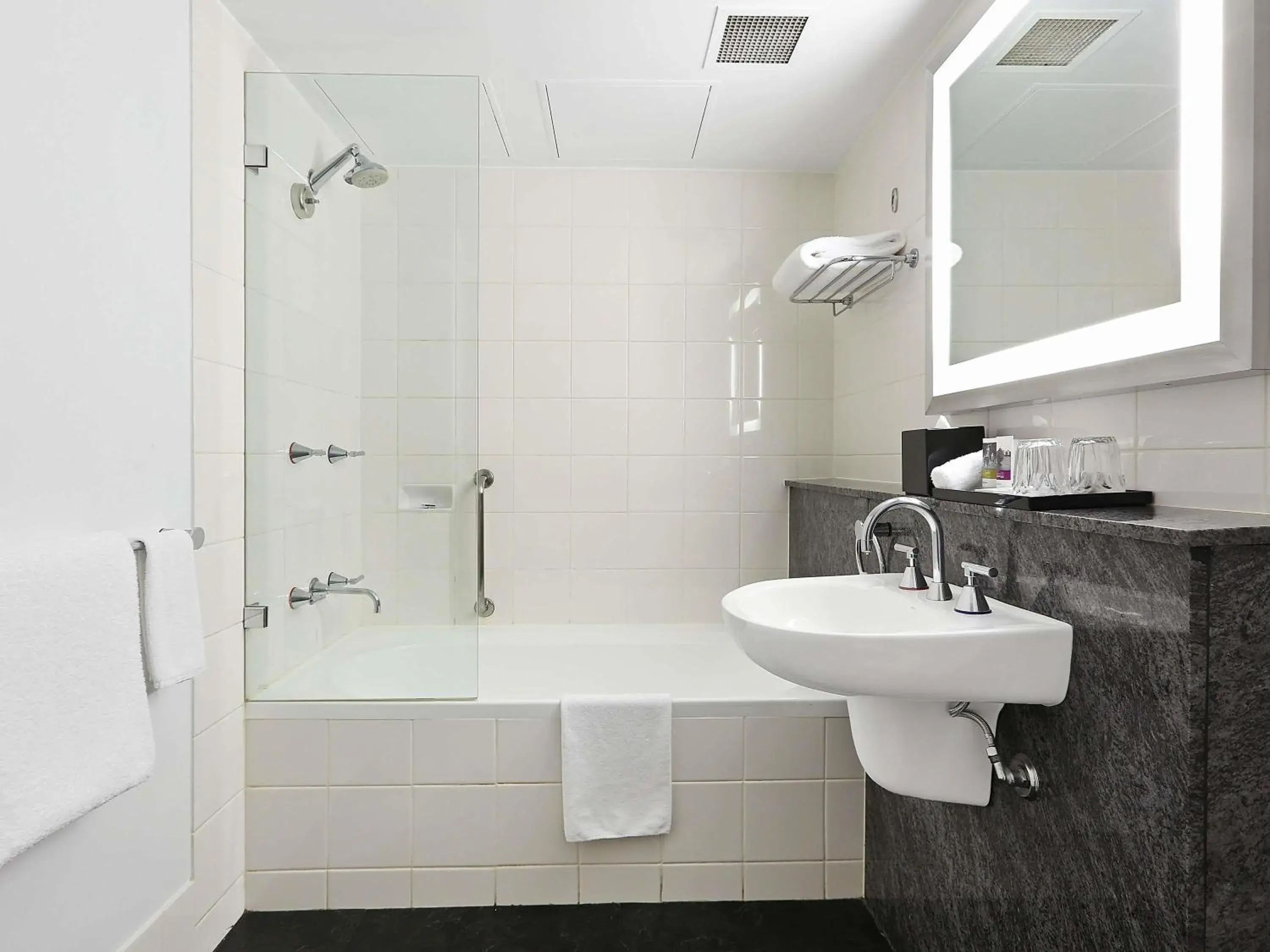 Bedroom in Mercure Sydney Bedroom in Mercure Sydney