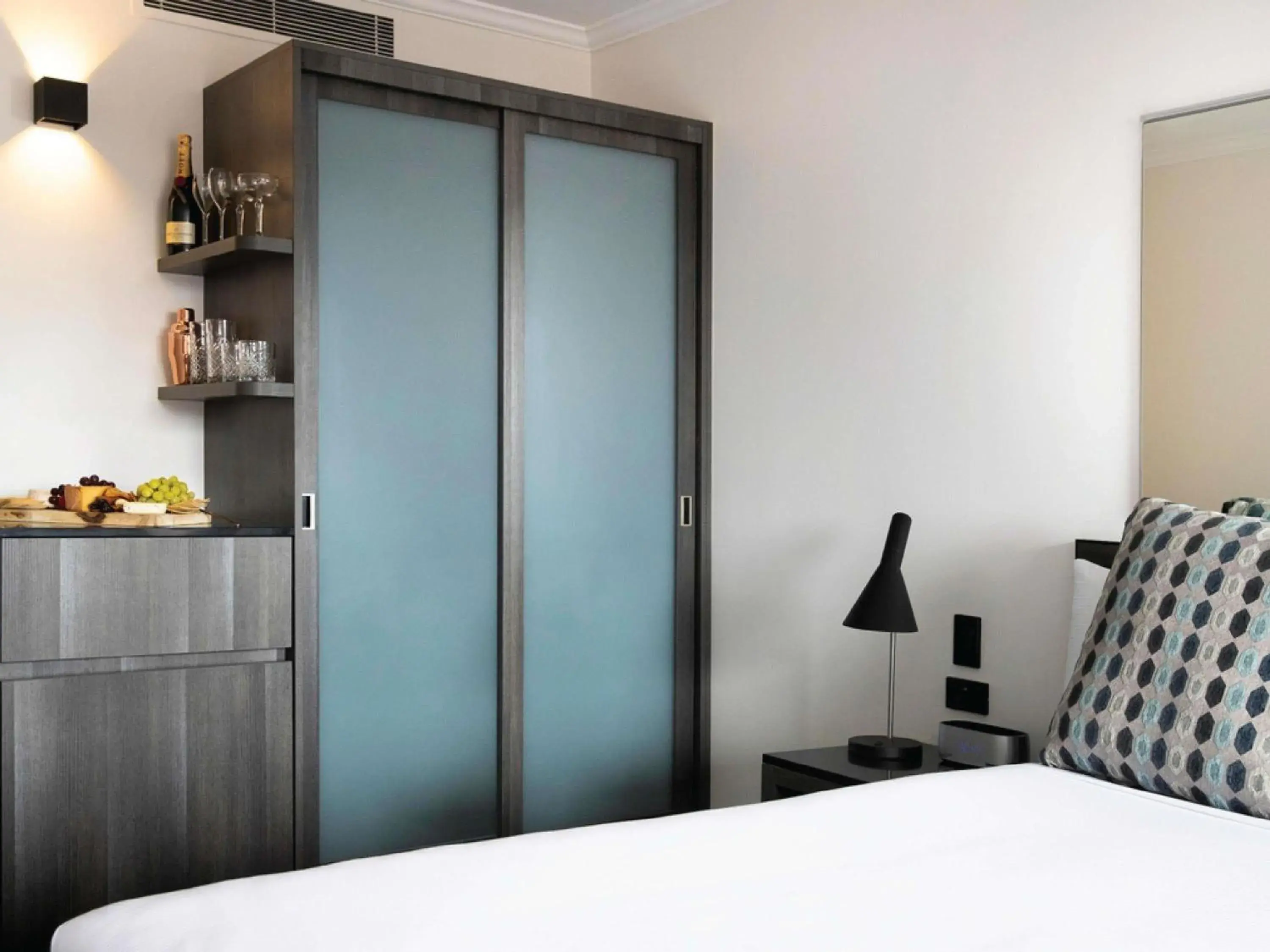 Bedroom, Bed in Mercure Sydney Bedroom, Bed in Mercure Sydney