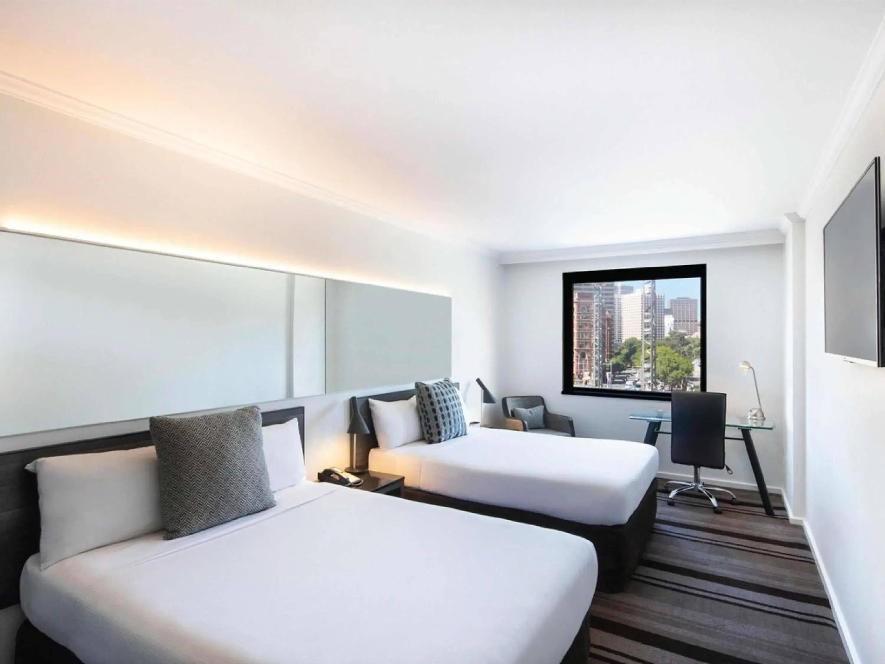 Standard Double Room with Two Double Beds in Mercure Sydney Standard Double Room with Two Double Beds in Mercure Sydney