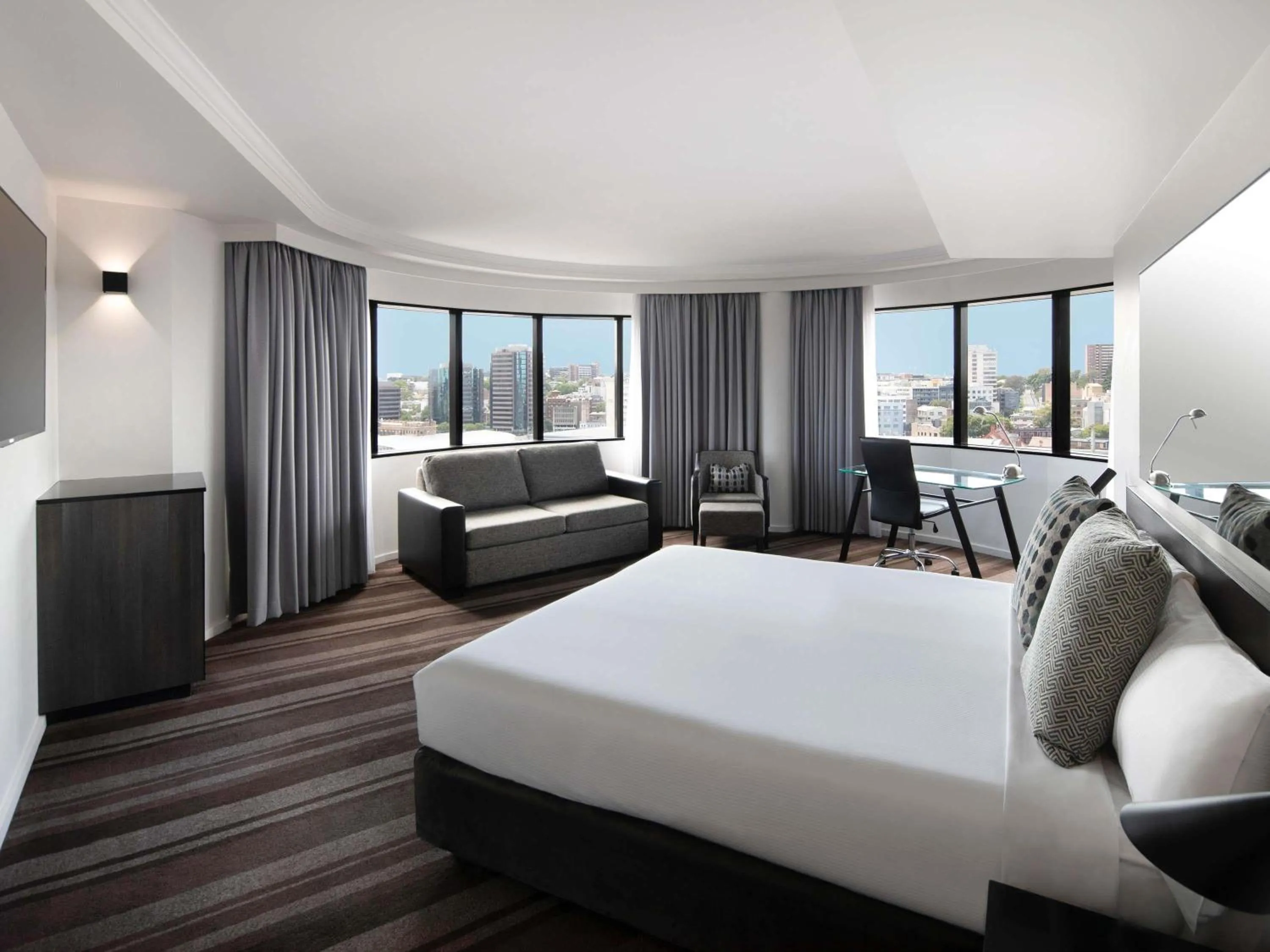 Bedroom, Bed in Mercure Sydney