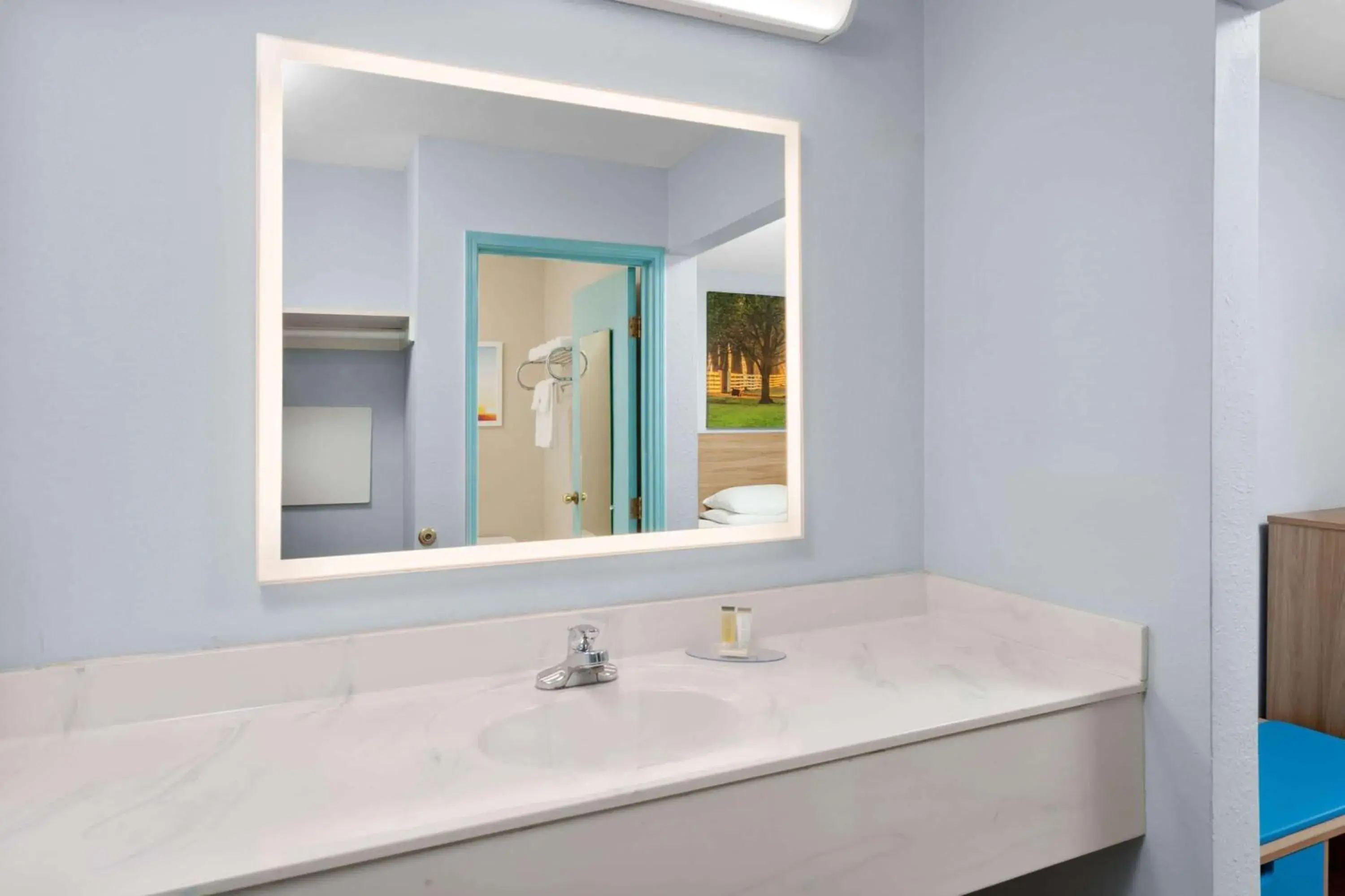 Suite With One King Bed - Pet-Friendly/Non-Smoking in Days Inn & Suites by Wyndham Siler City Suite With One King Bed - Pet-Friendly/Non-Smoking in Days Inn & Suites by Wyndham Siler City