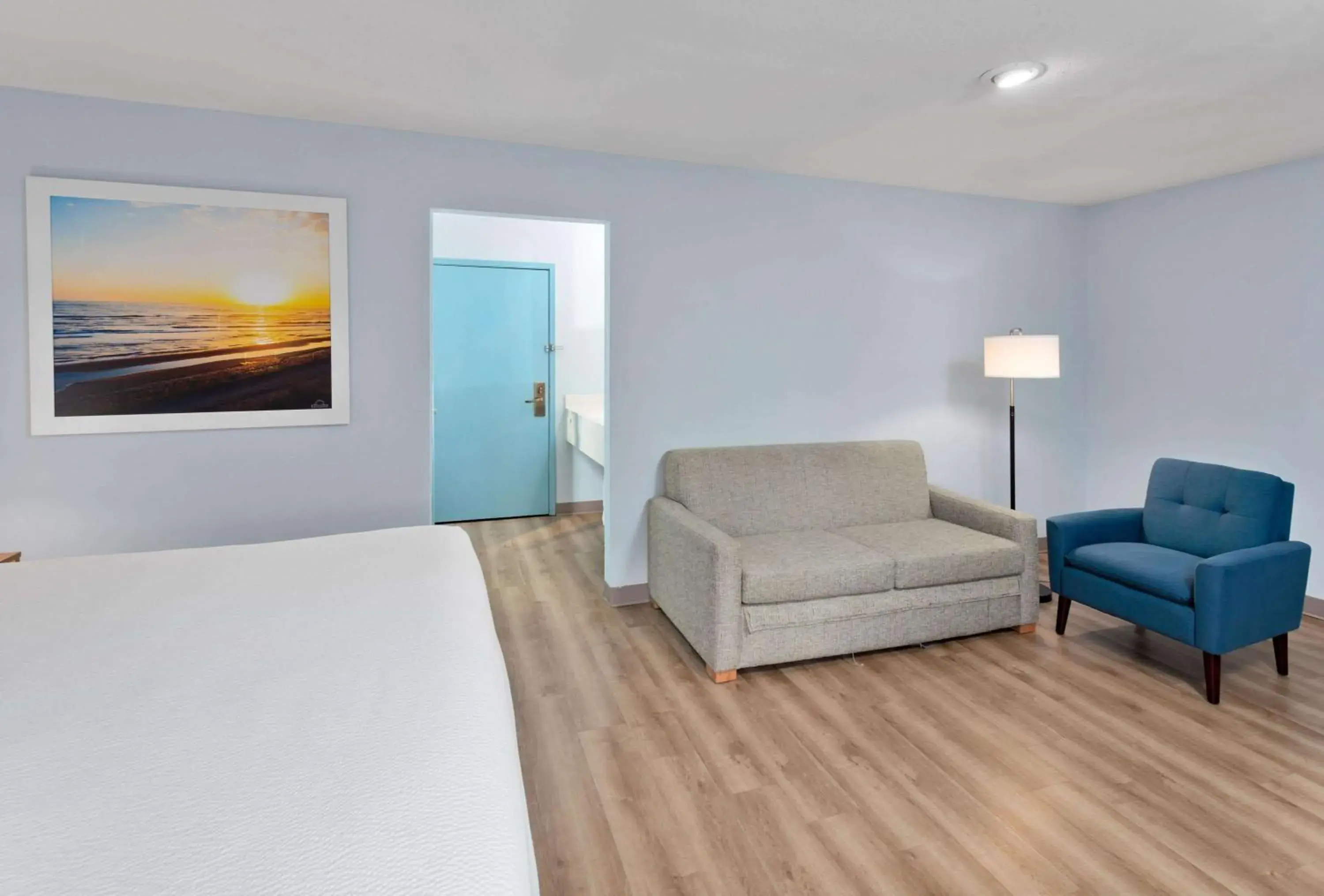 King Suite - Non-Smoking in Days Inn & Suites by Wyndham Siler City King Suite - Non-Smoking in Days Inn & Suites by Wyndham Siler City