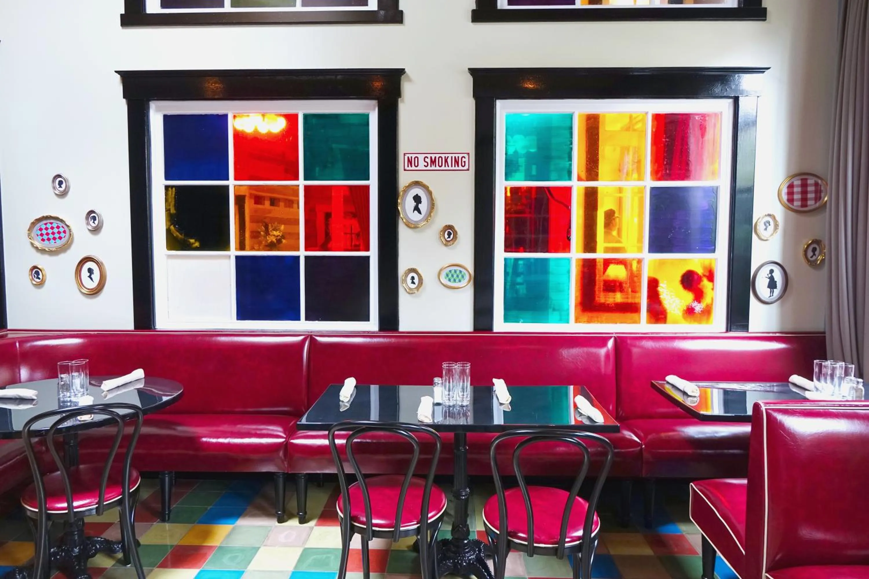 Restaurant/places to eat in The Box House Hotel