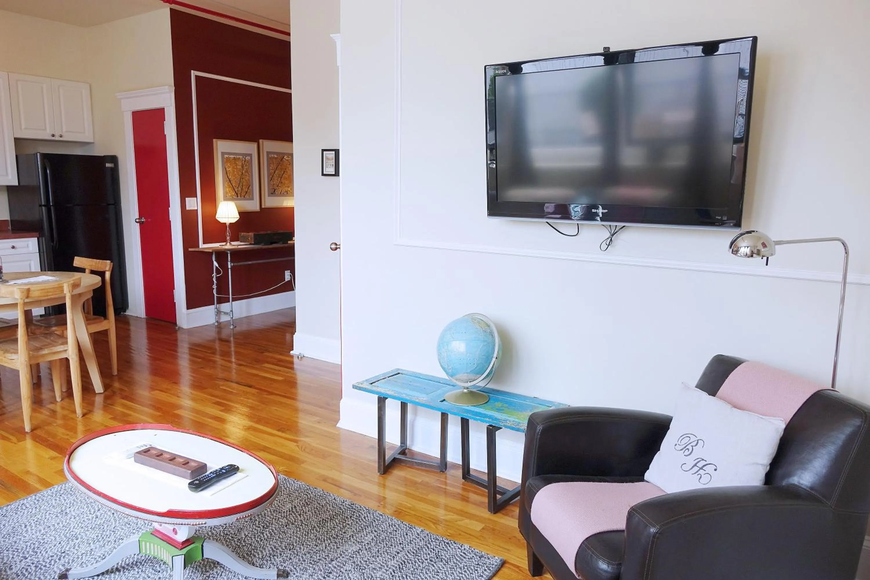 Photo of the whole room in The Box House Hotel