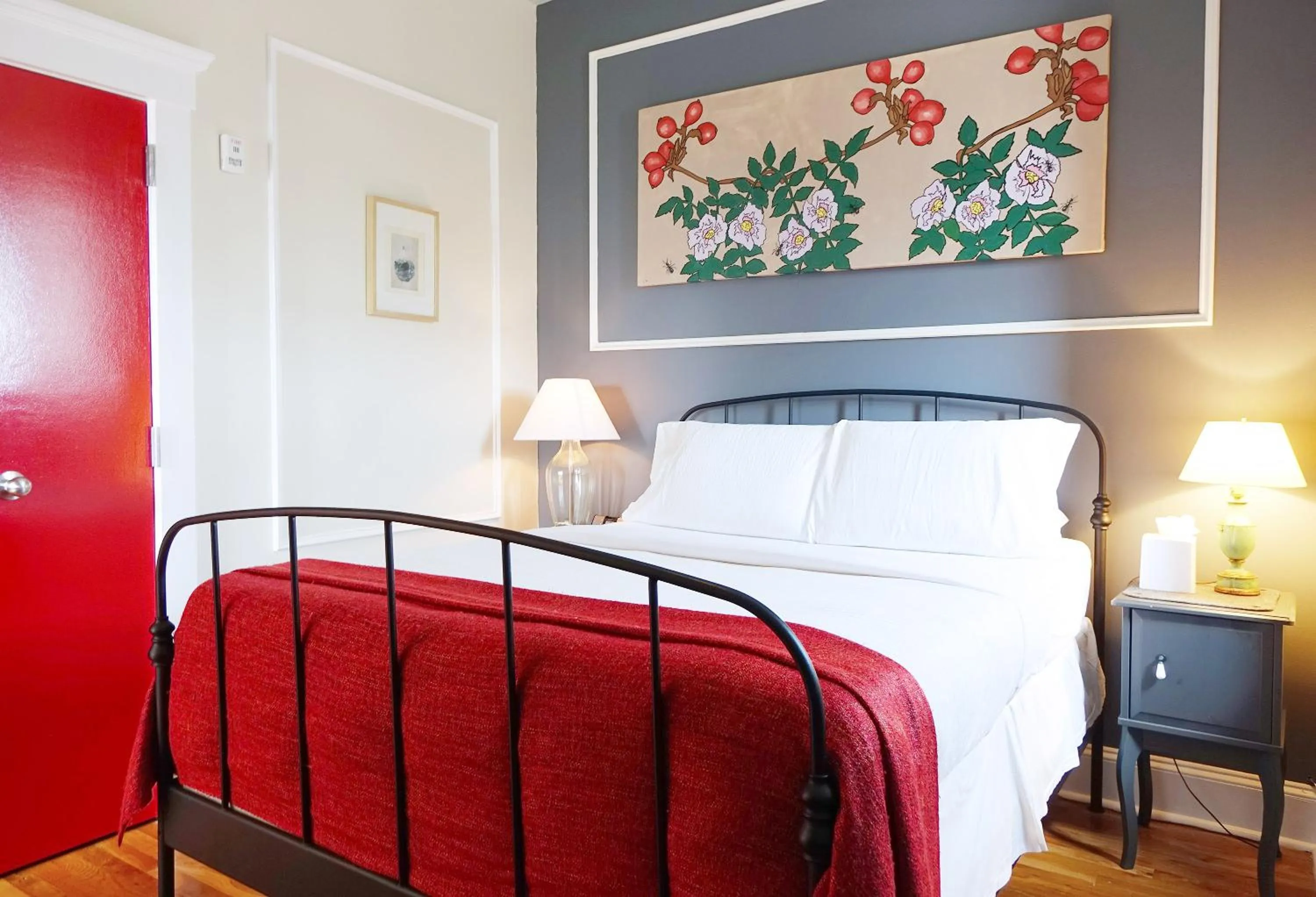 Photo of the whole room, Bed in The Box House Hotel