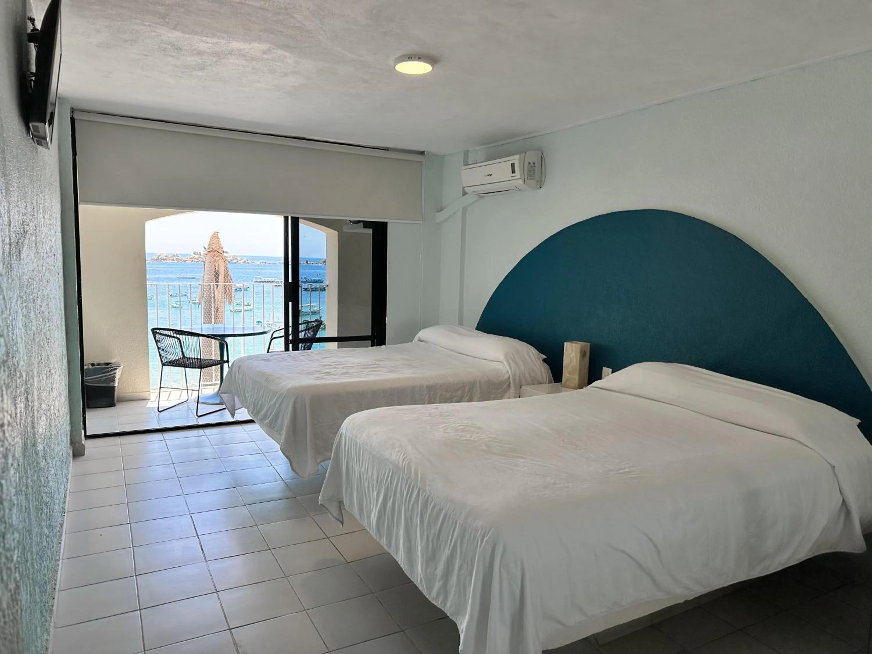 Bed in Acamar Beach Resort