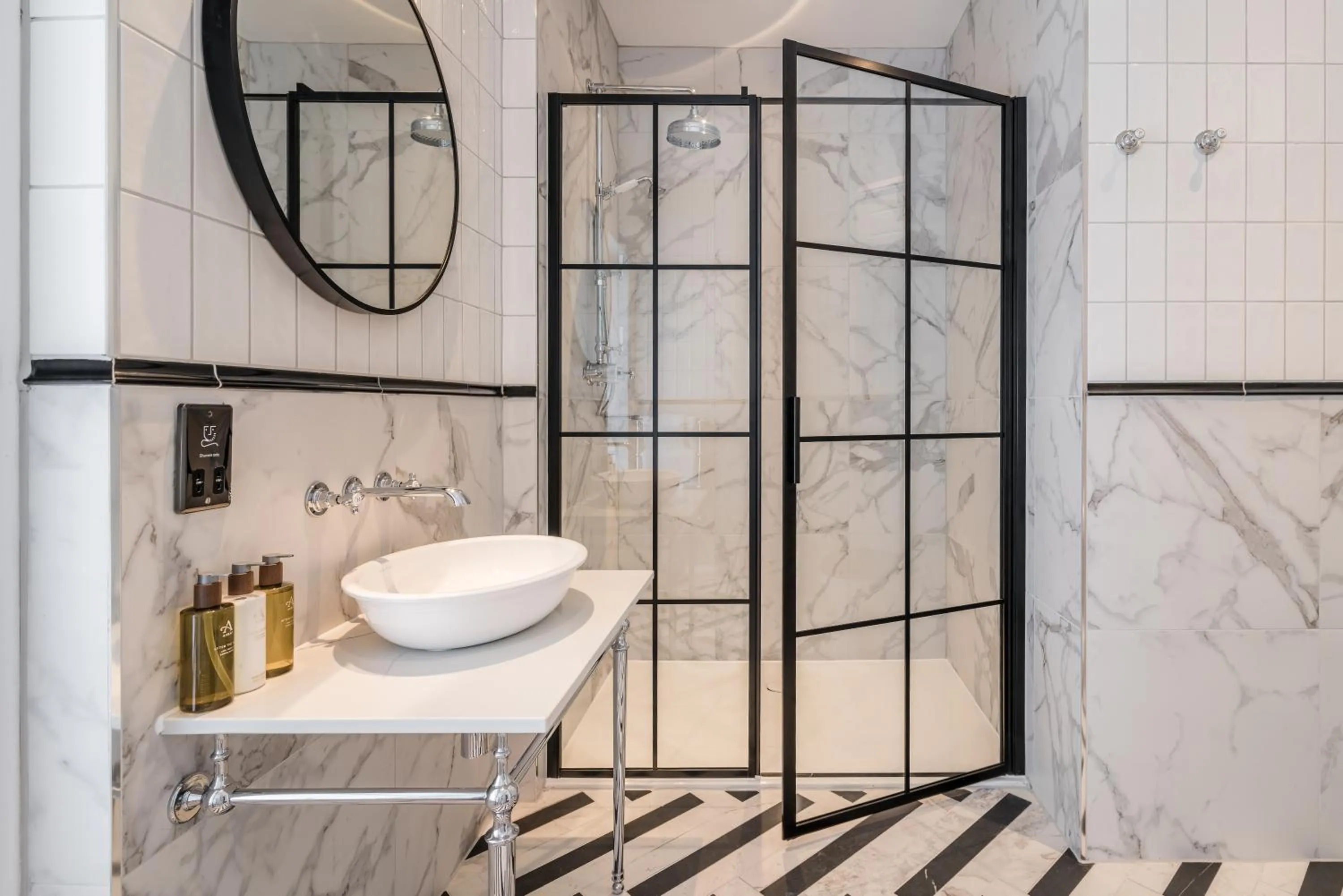 Shower in Dunkeld House Hotel