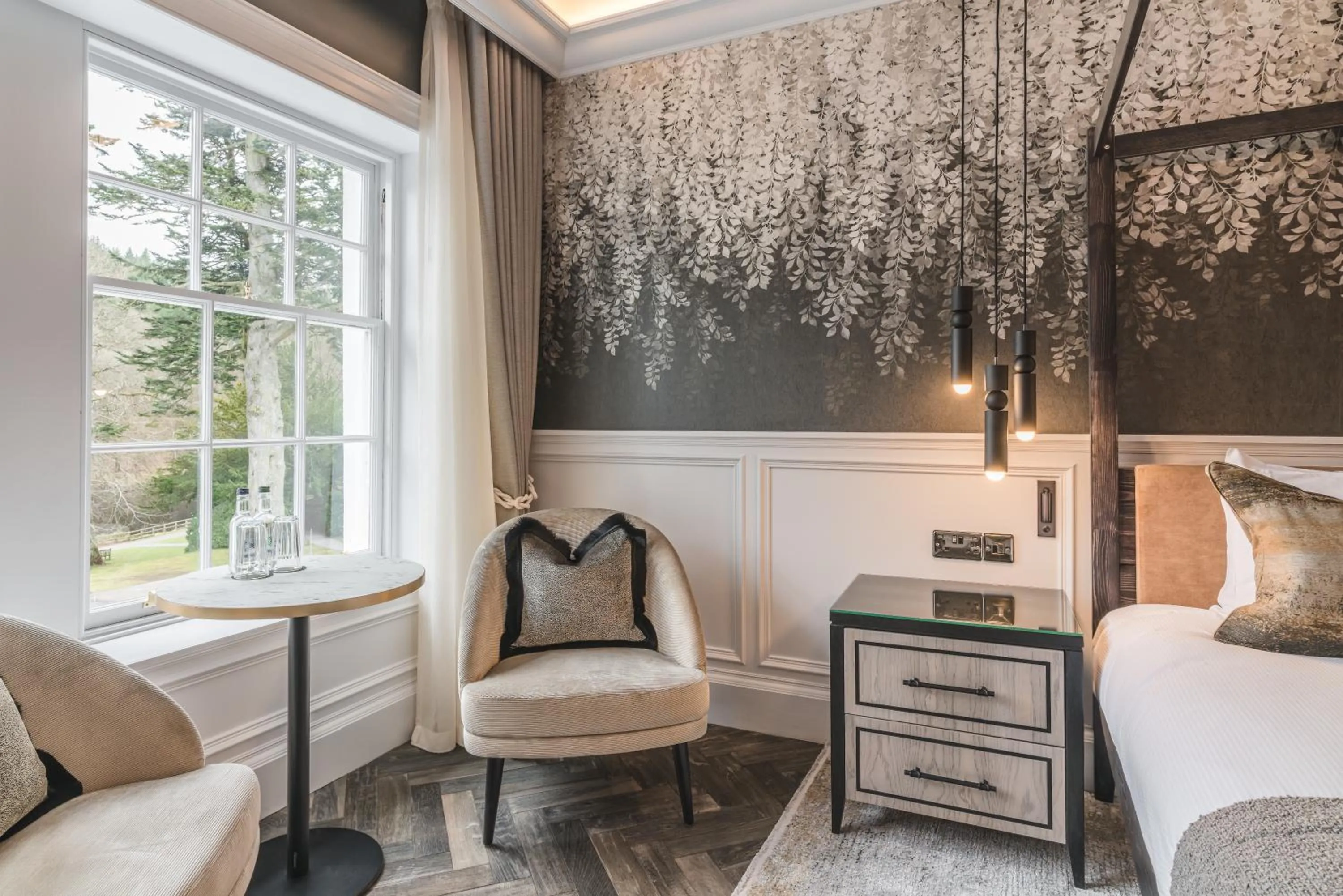 Living room, Bed in Dunkeld House Hotel